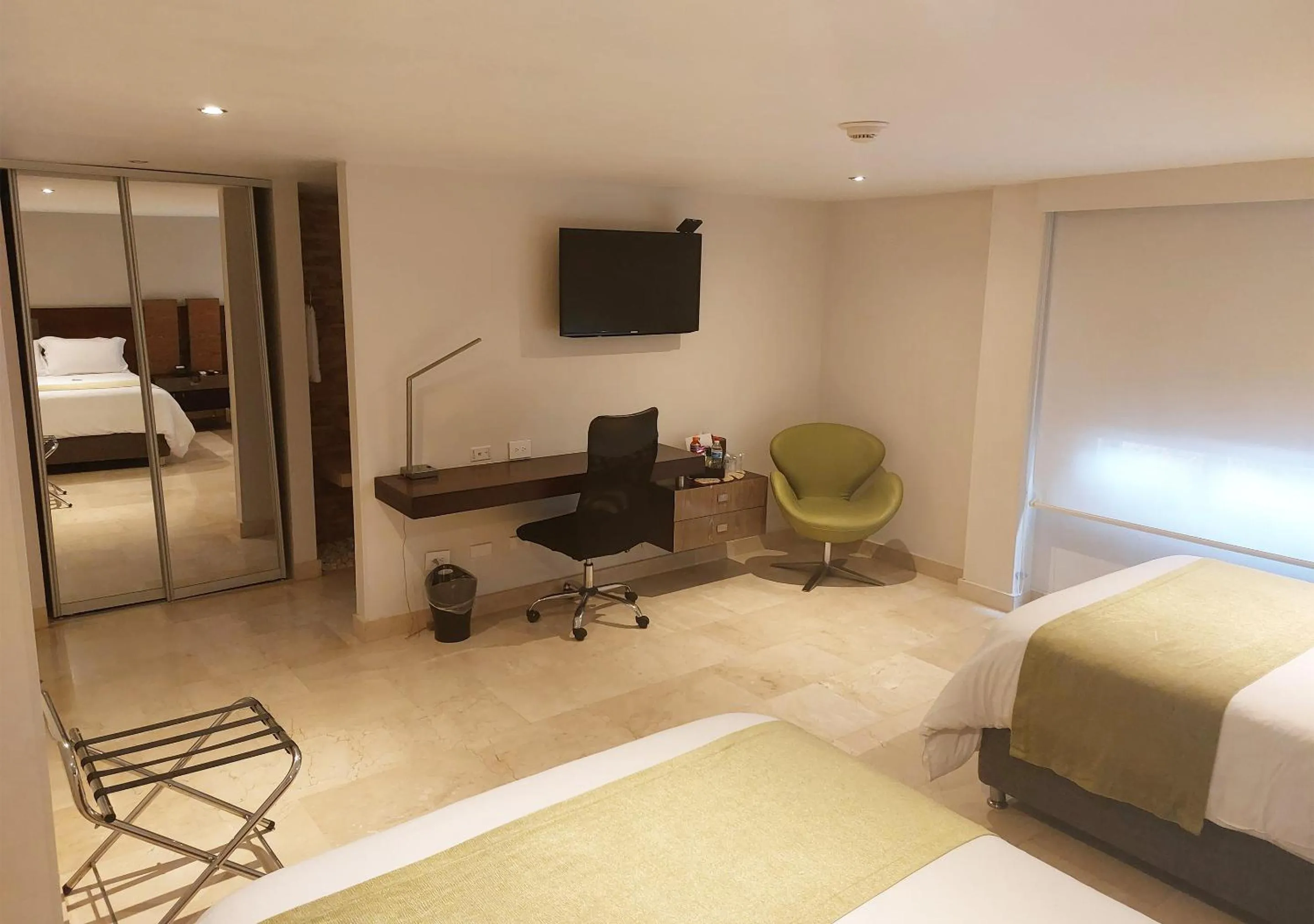 Decorative detail, Bed in Washington Plaza