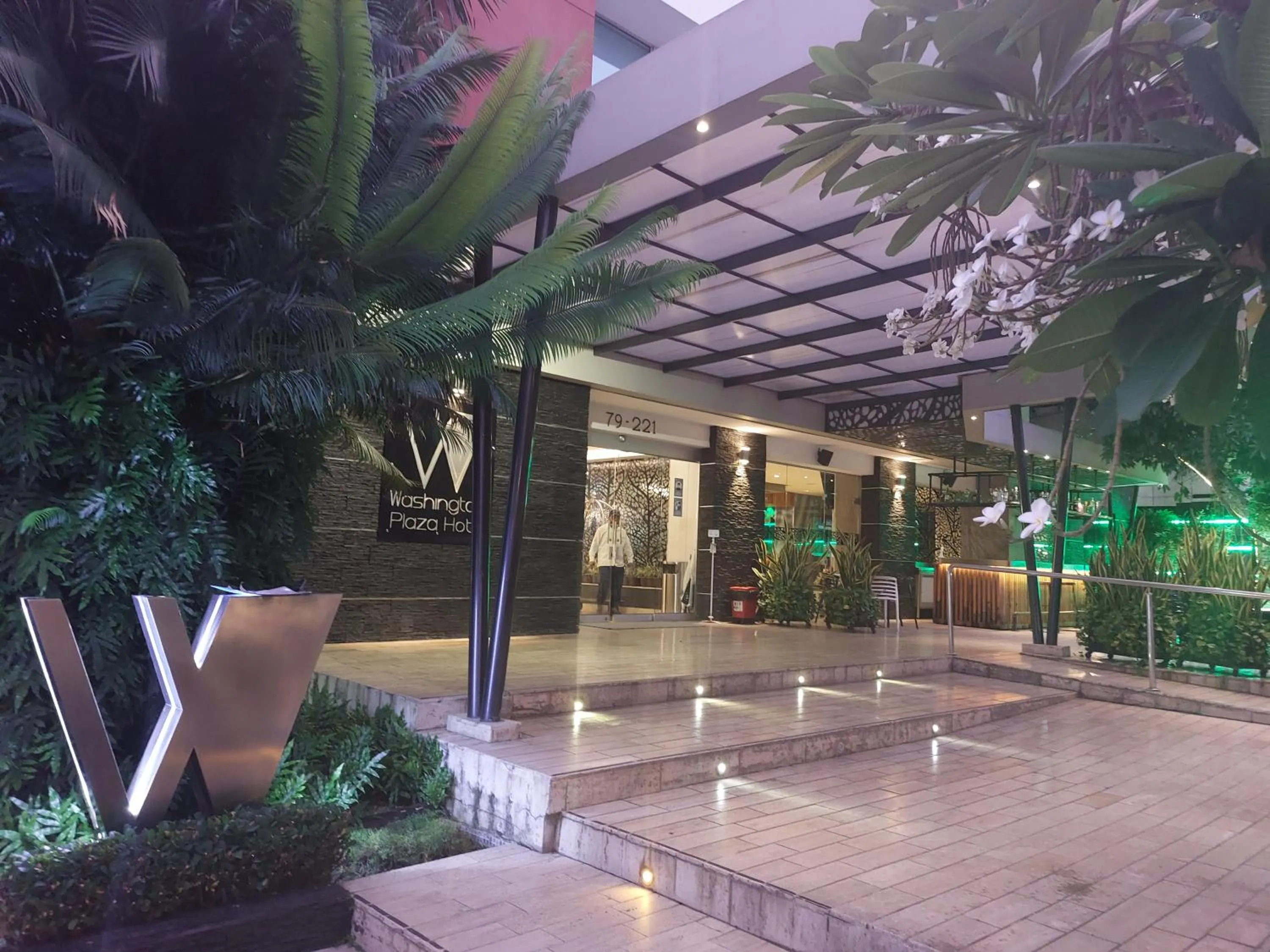 Property building in Washington Plaza