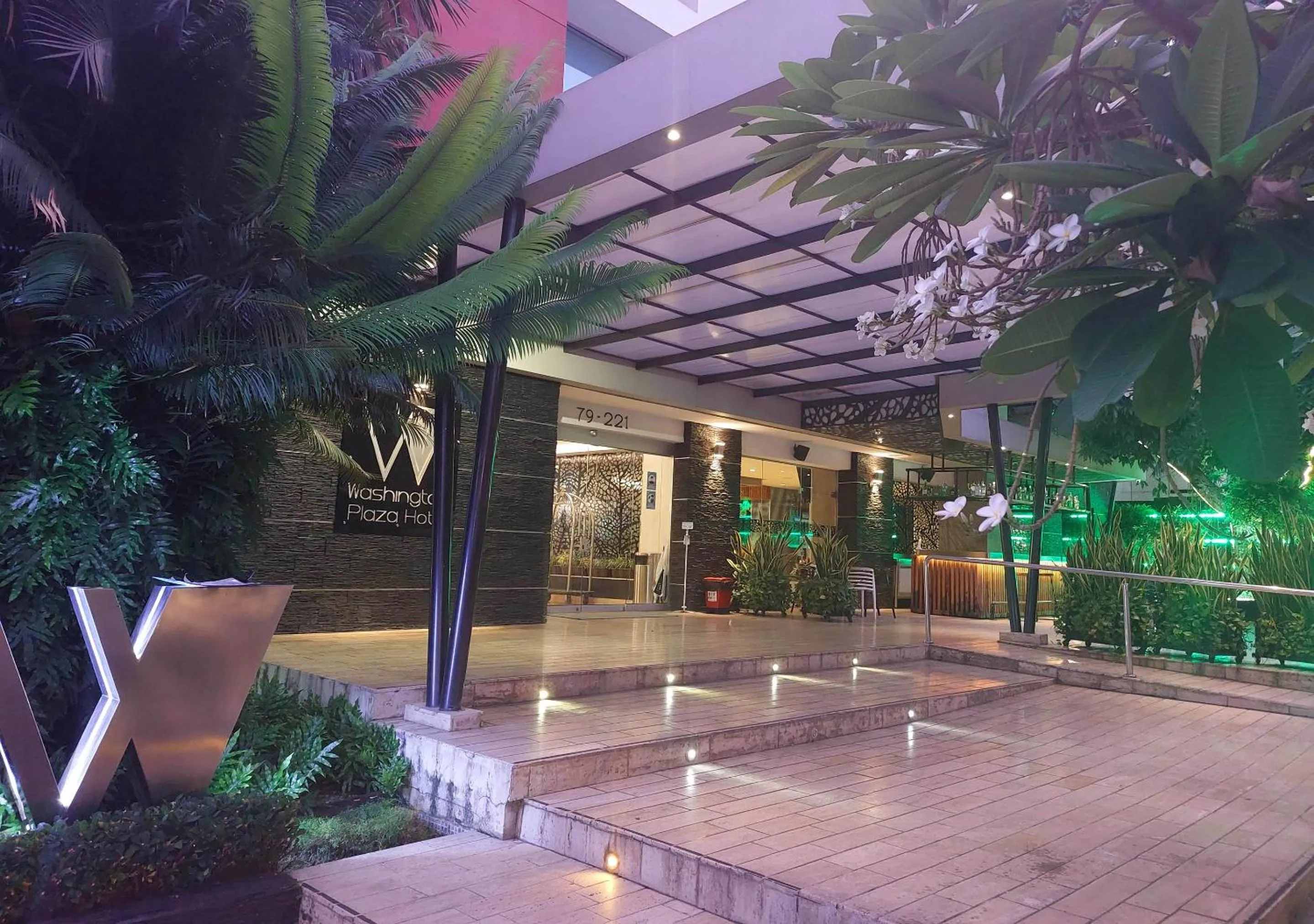 Property building in Washington Plaza