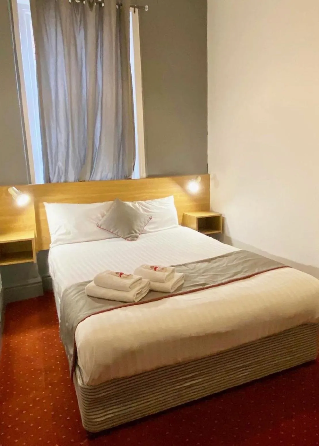 Bedroom, Bed in Alumhurst Hotel