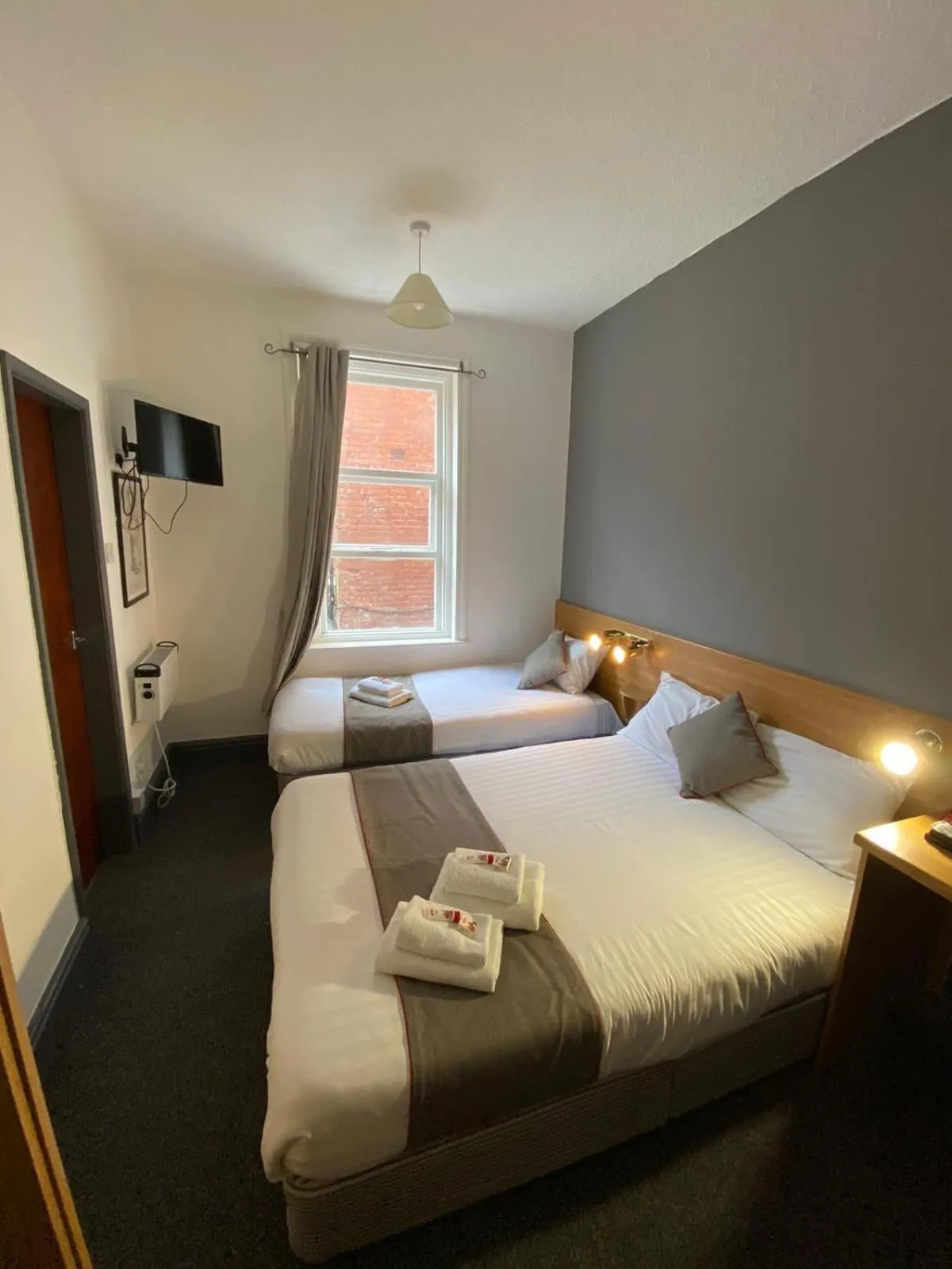 Bedroom, Bed in Alumhurst Hotel