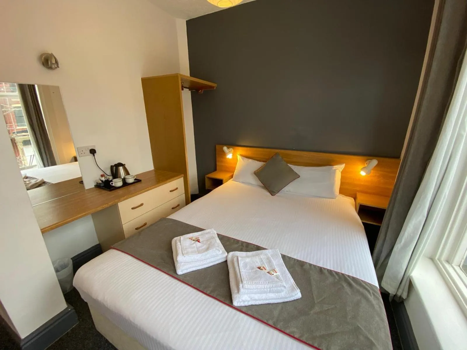 Bedroom, Bed in Alumhurst Hotel