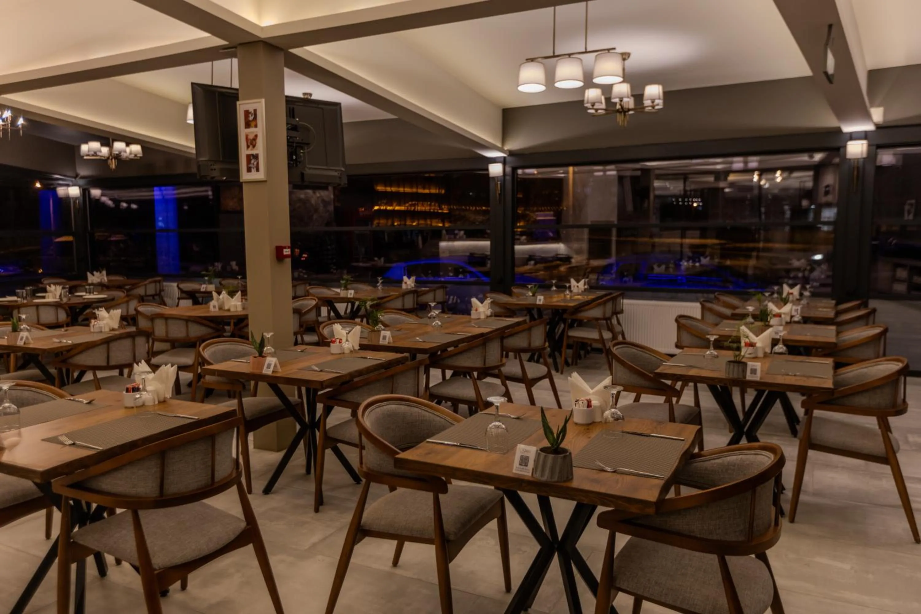 Restaurant/places to eat in Silver Inn Spa