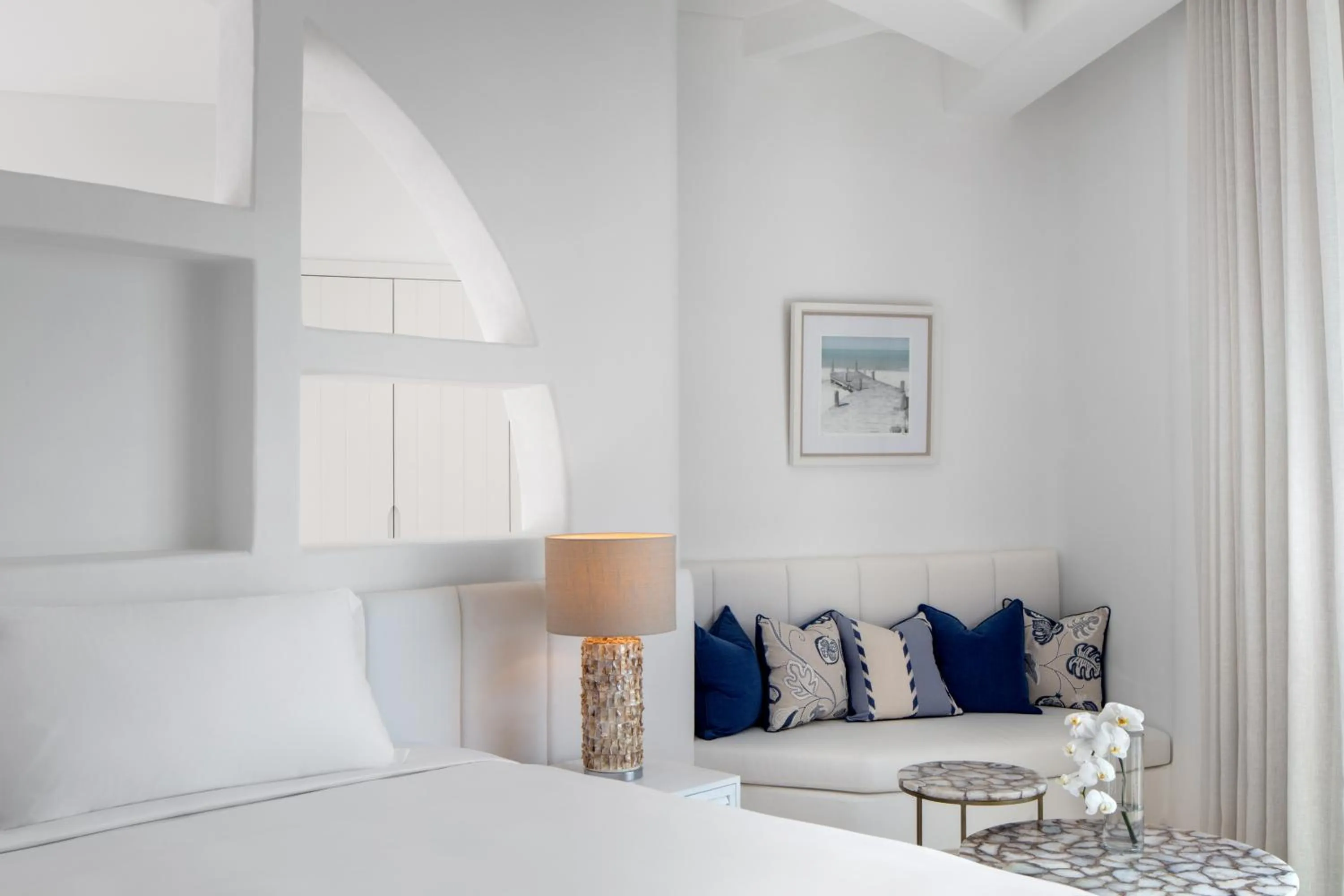 Seating area, Bed in Anantara Santorini Abu Dhabi Retreat-Adults Only