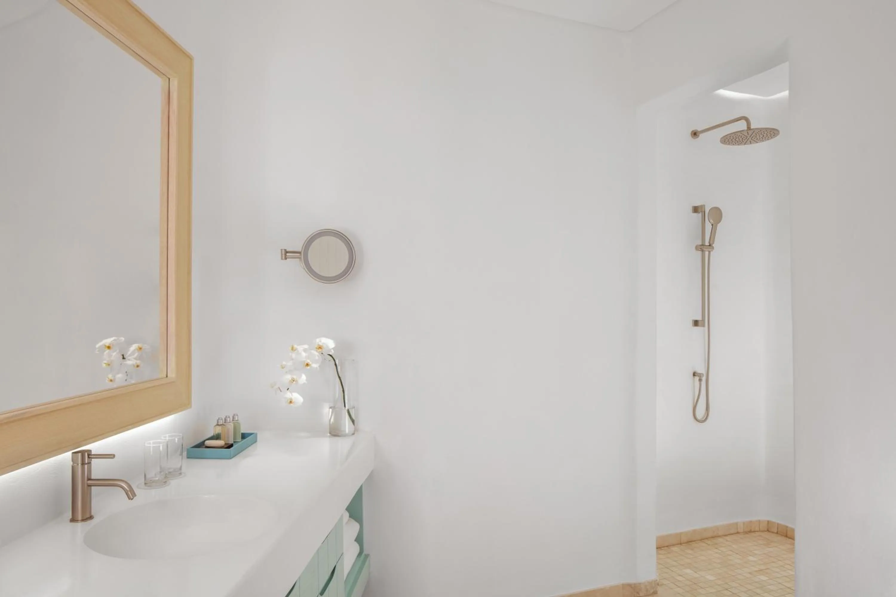 Bathroom in Anantara Santorini Abu Dhabi Retreat-Adults Only