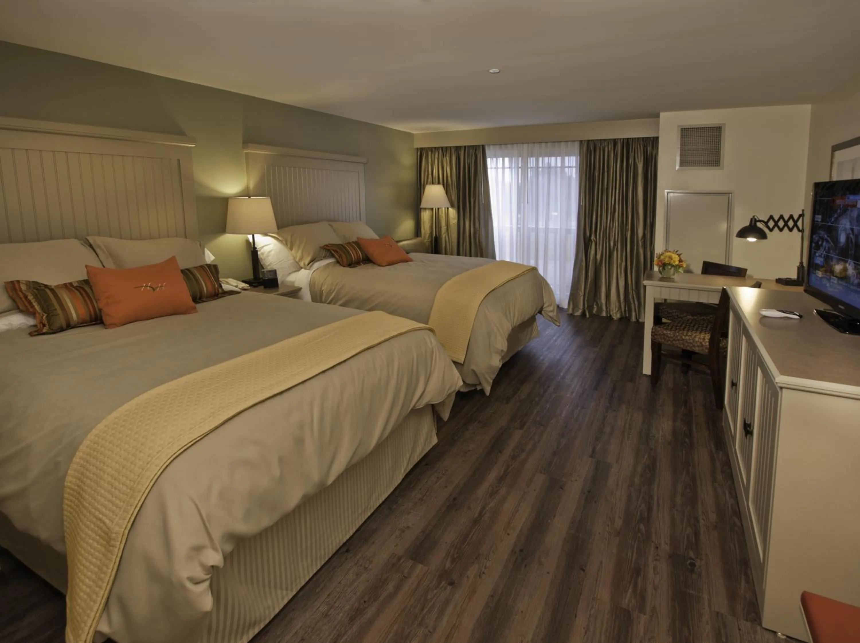 Bedroom, Bed in 1000 Islands Harbor Hotel