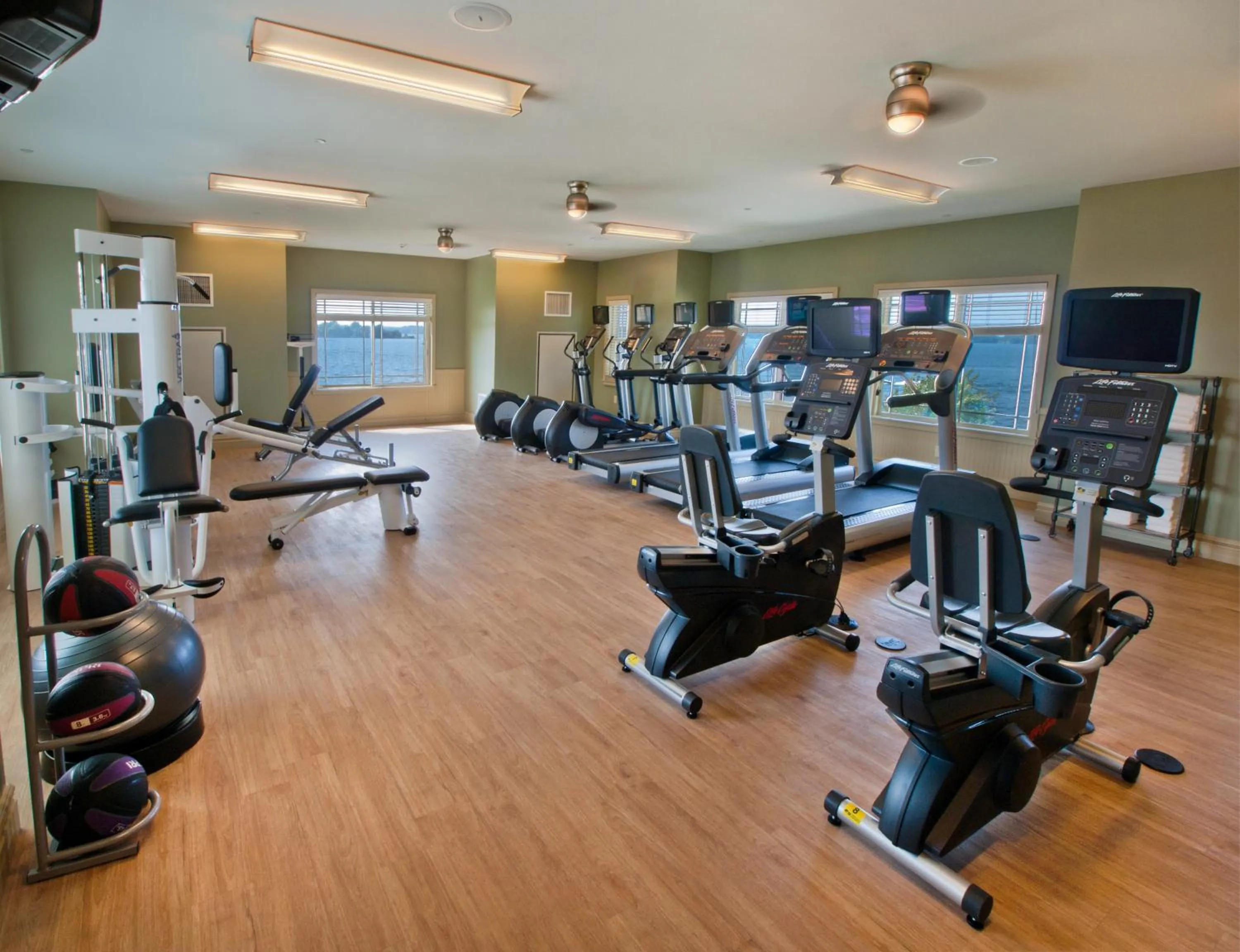 Fitness centre/facilities in 1000 Islands Harbor Hotel