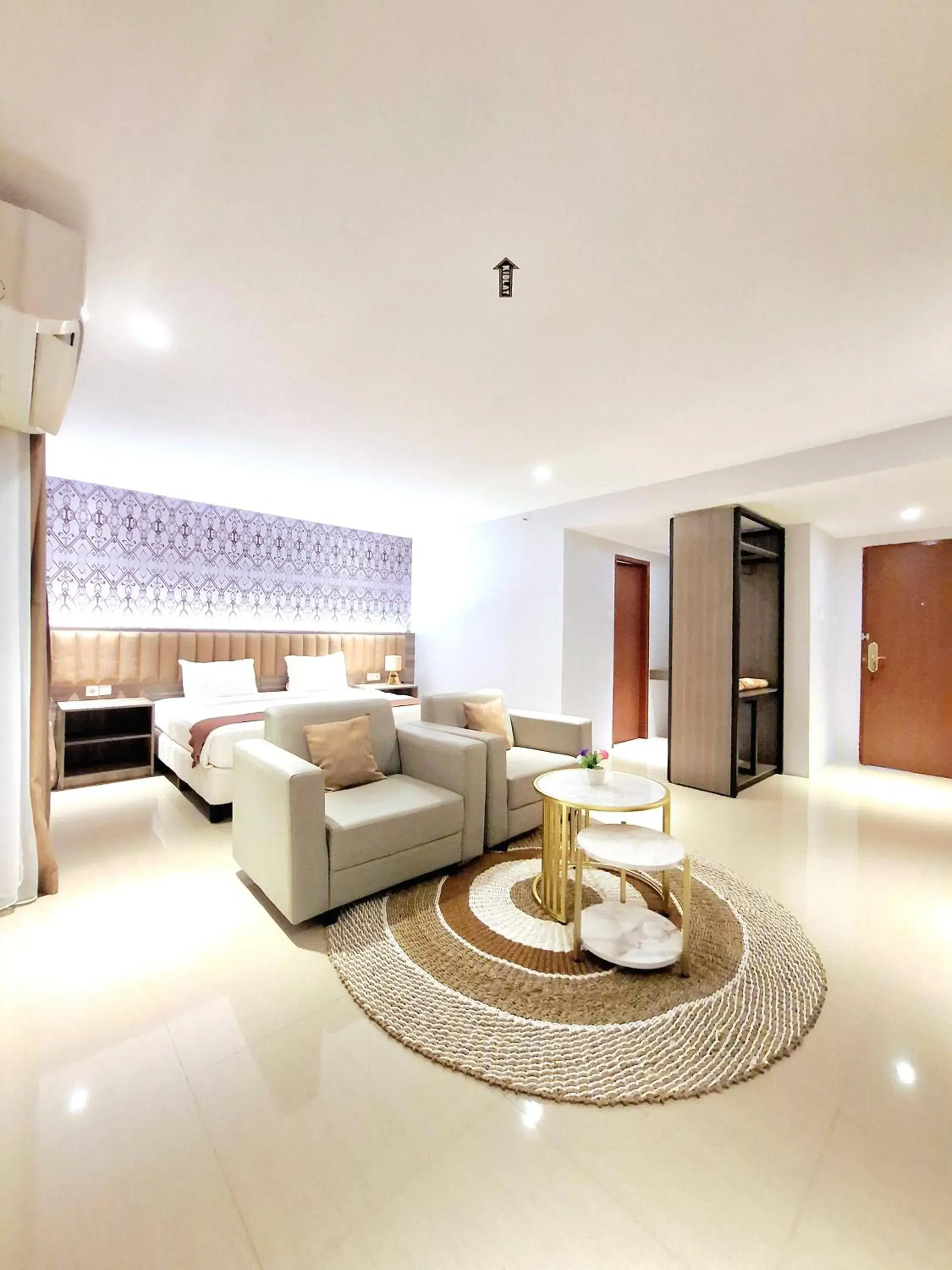 Superior King Room in SM Tower Hotel and Convention Berau Superior King Room in SM Tower Hotel and Convention Berau