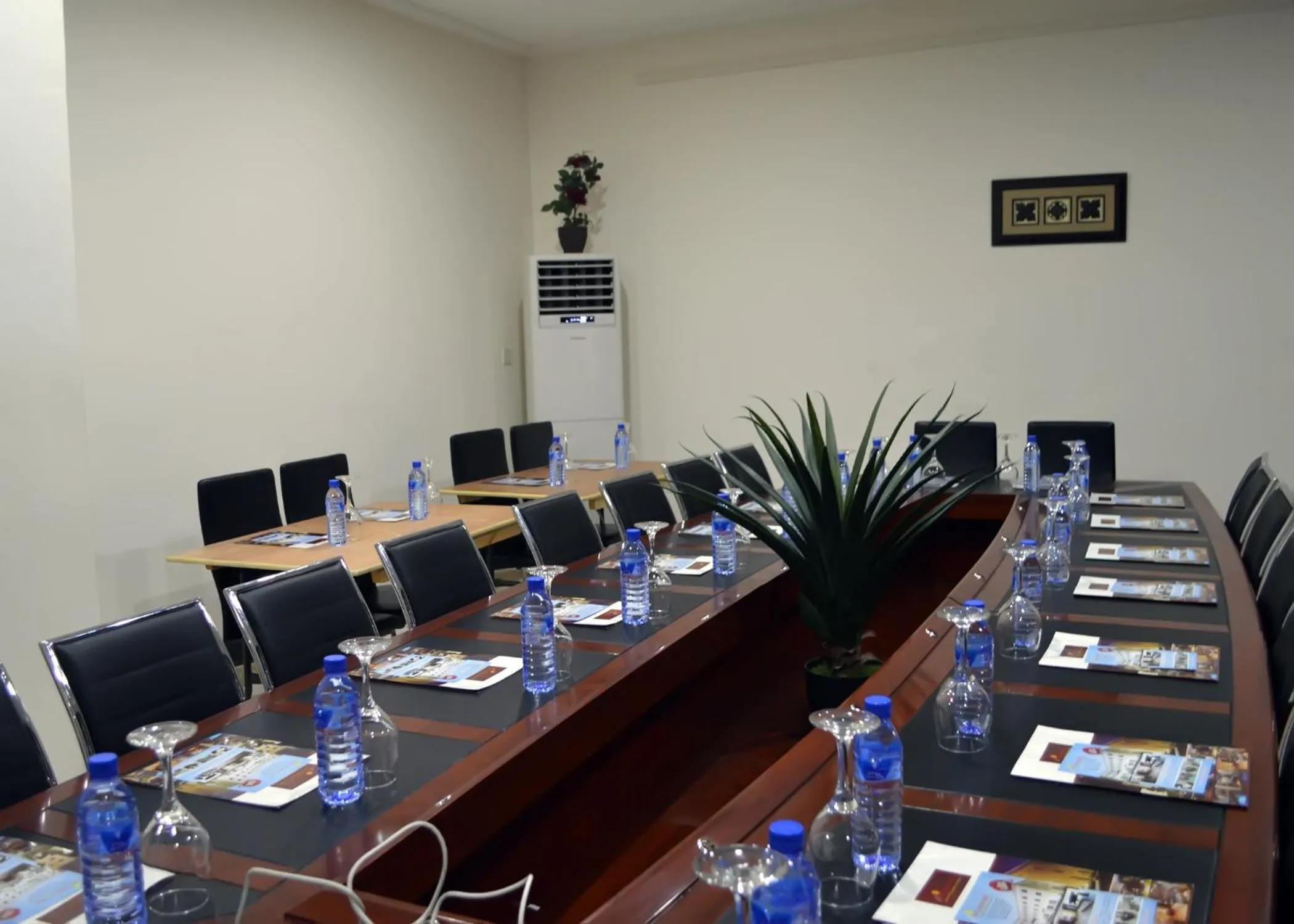 Meeting/conference room in De Santos Hotel