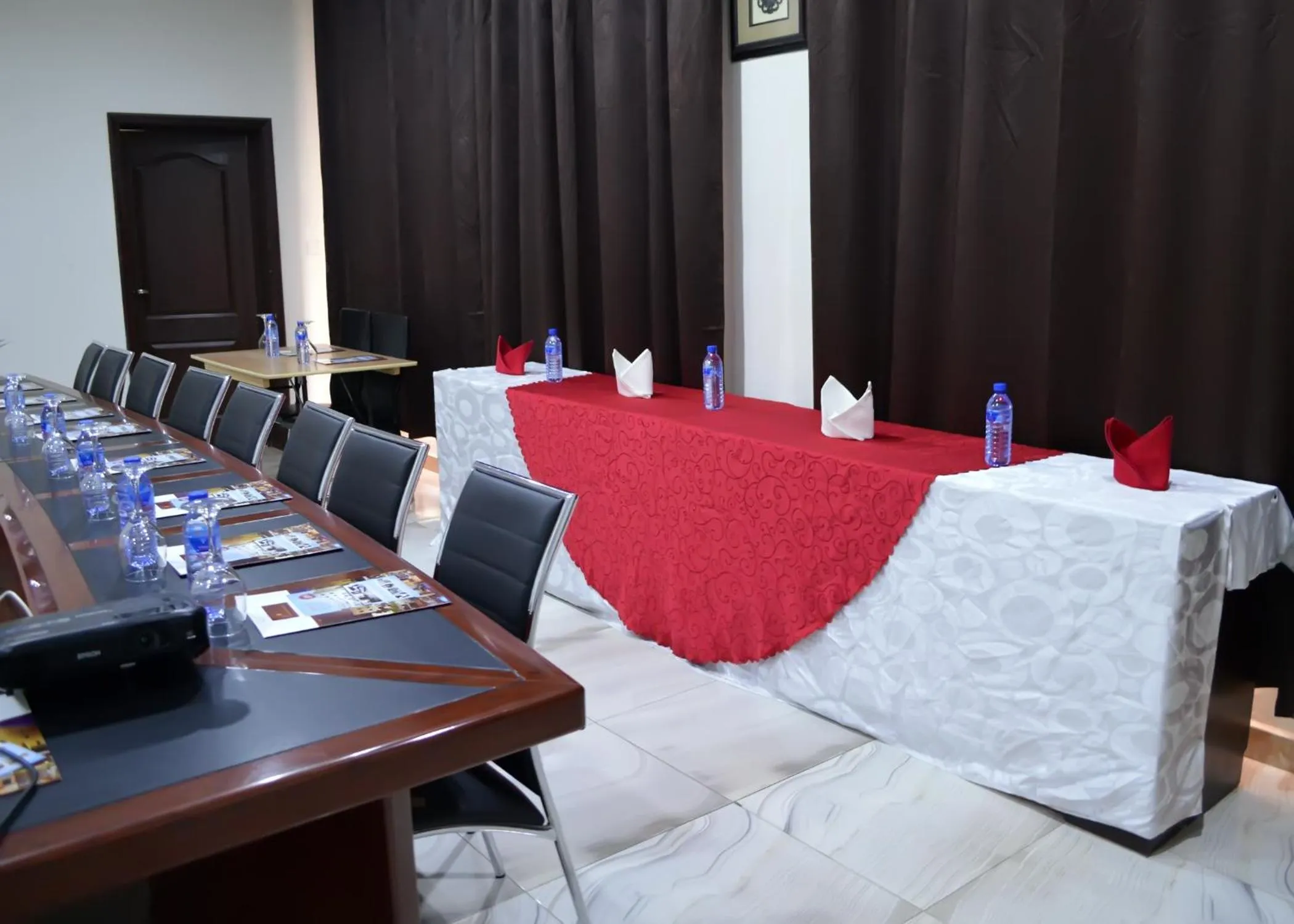 Meeting/conference room in De Santos Hotel