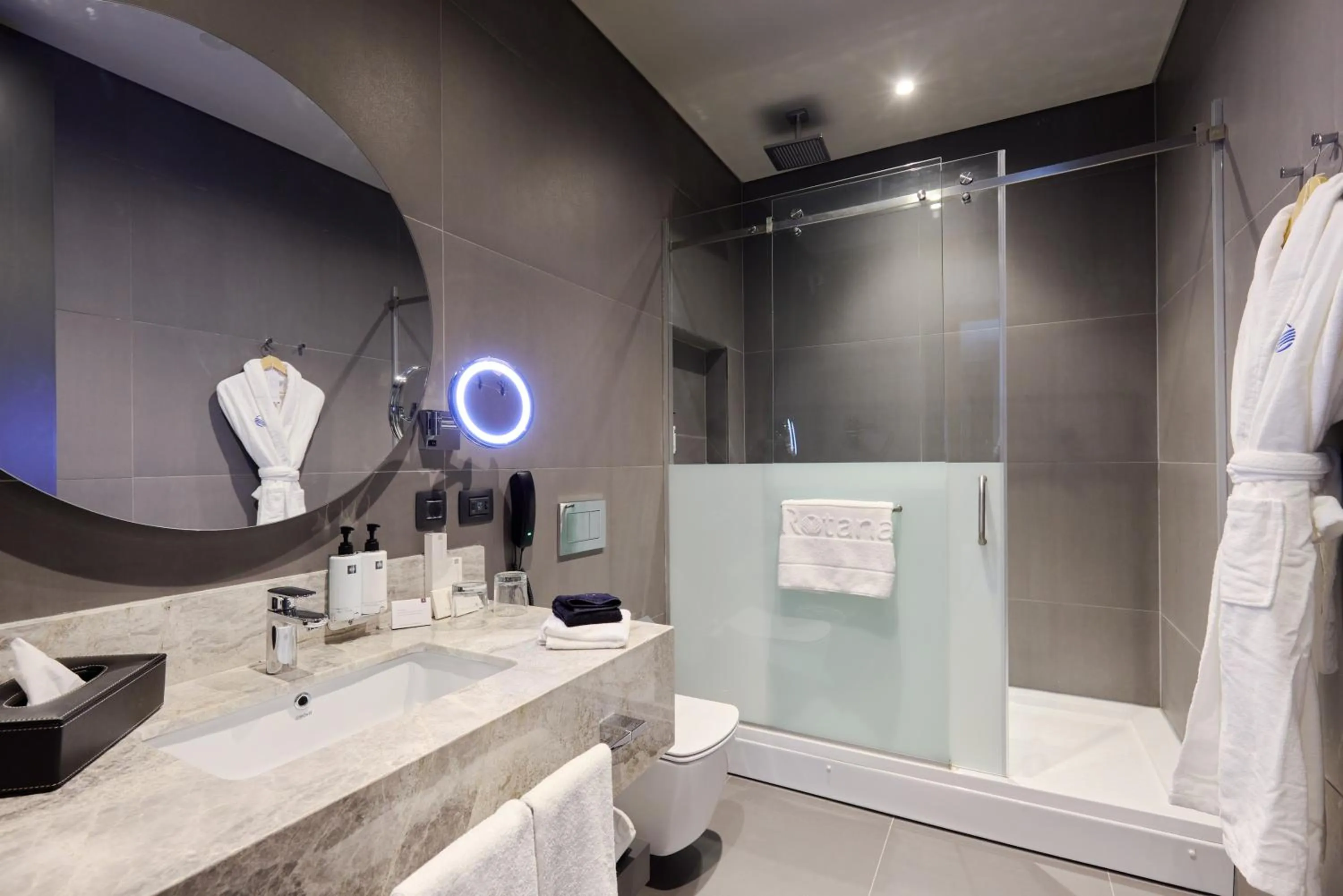 Toilet in Bomonti Arjaan by Rotana