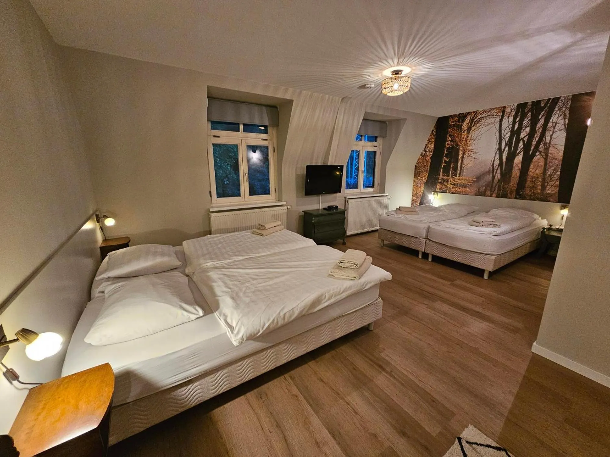 Family, Bed in De Arcense Herberg