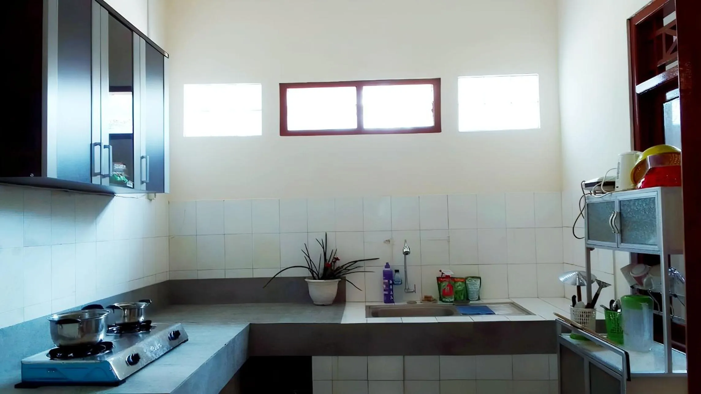 Kitchen or kitchenette in Penginapan Prambanan TRISAN