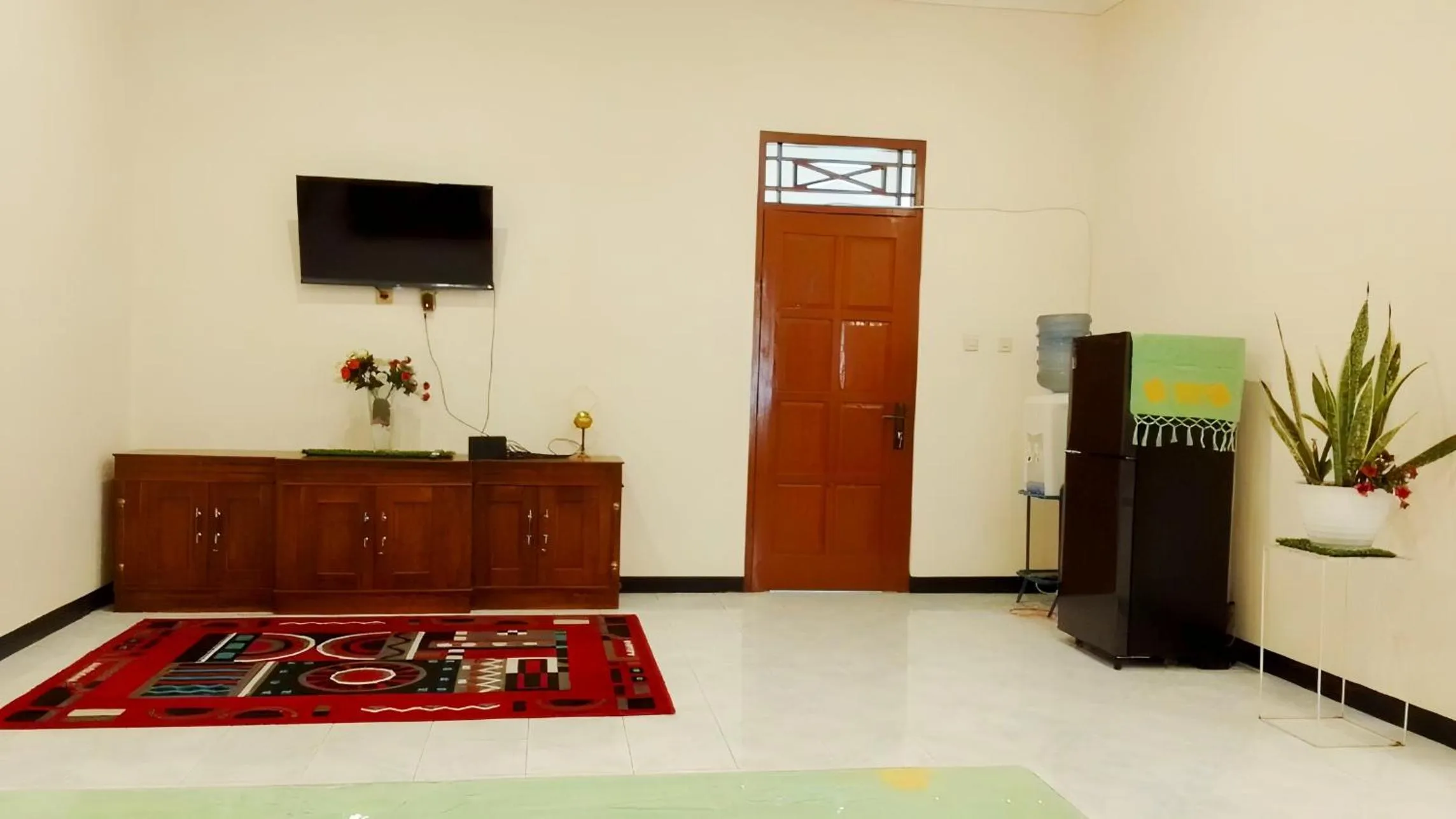 Communal lounge/ TV room in Penginapan Prambanan TRISAN