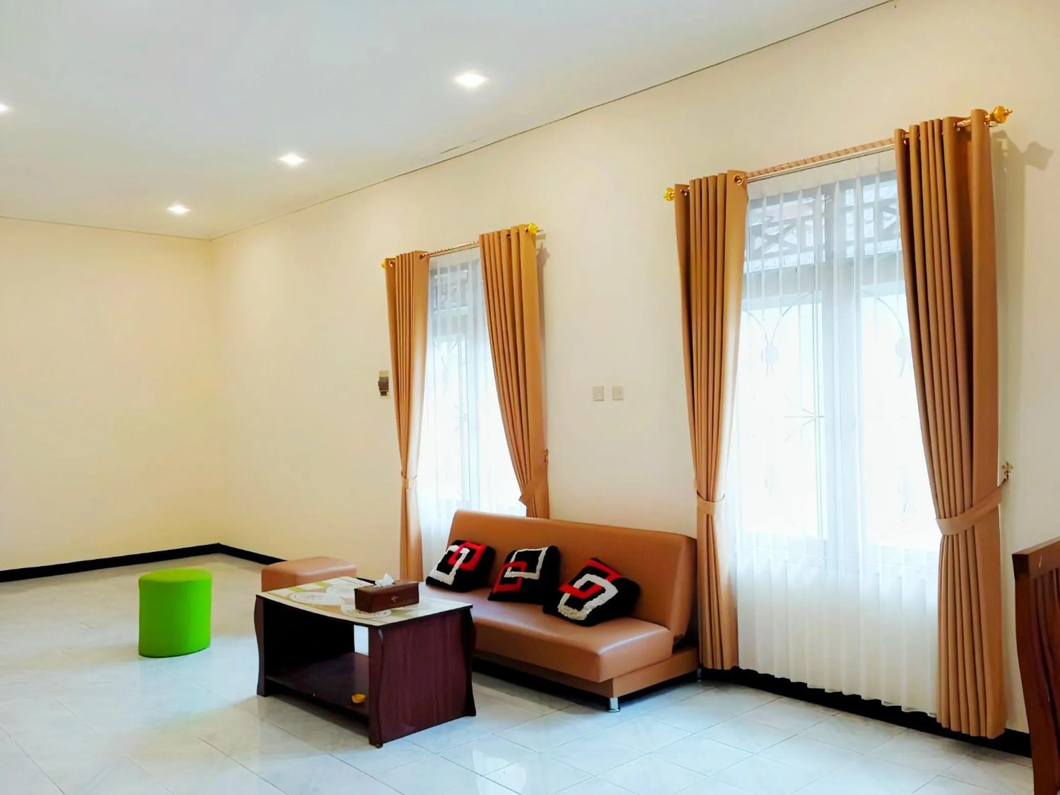 Communal lounge/ TV room in Penginapan Prambanan TRISAN