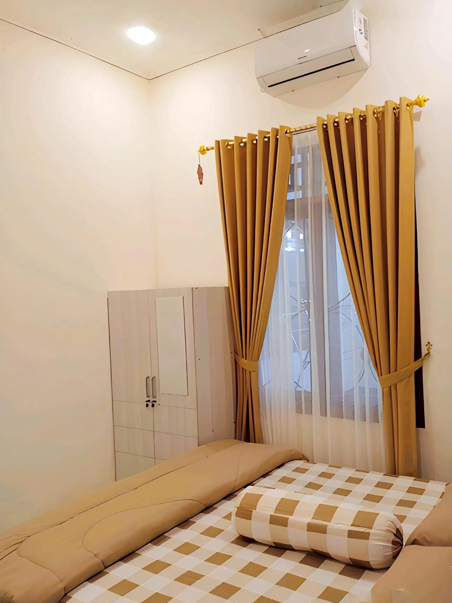 Photo of the whole room, Bed in Penginapan Prambanan TRISAN