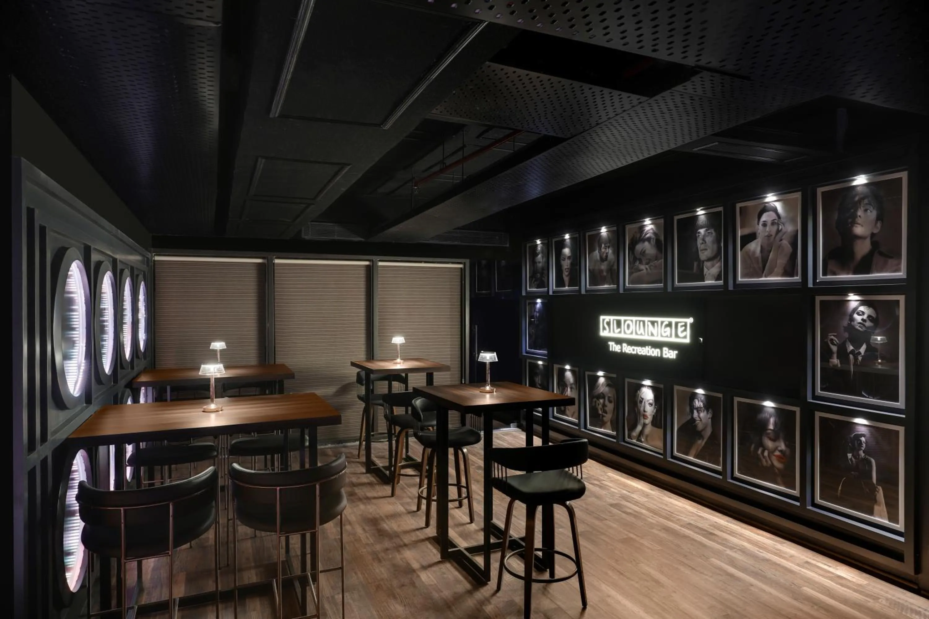 Lounge or bar in Lemon Tree Hotel, Hisar