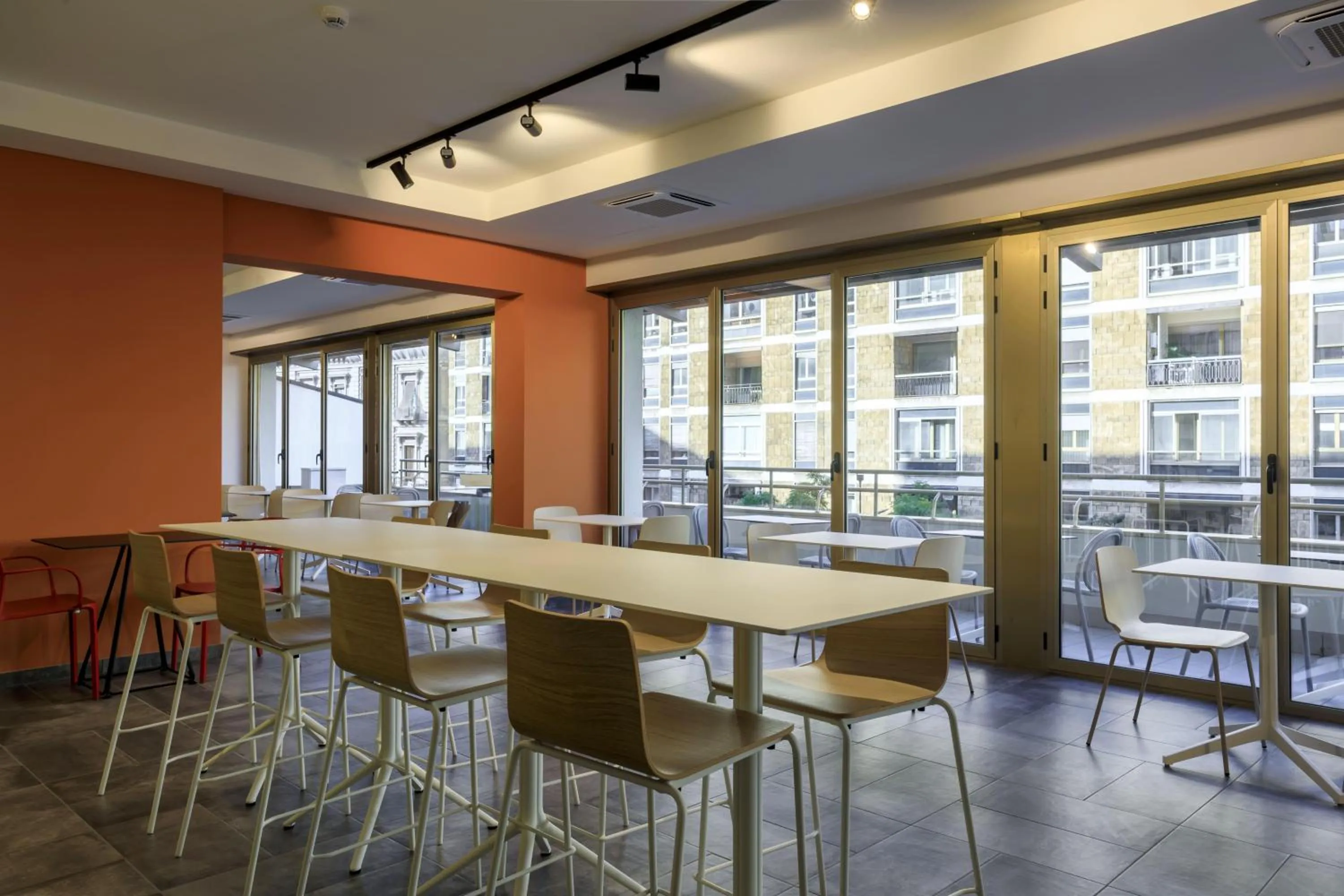 Lounge or bar in B&B HOTEL Catania City Center