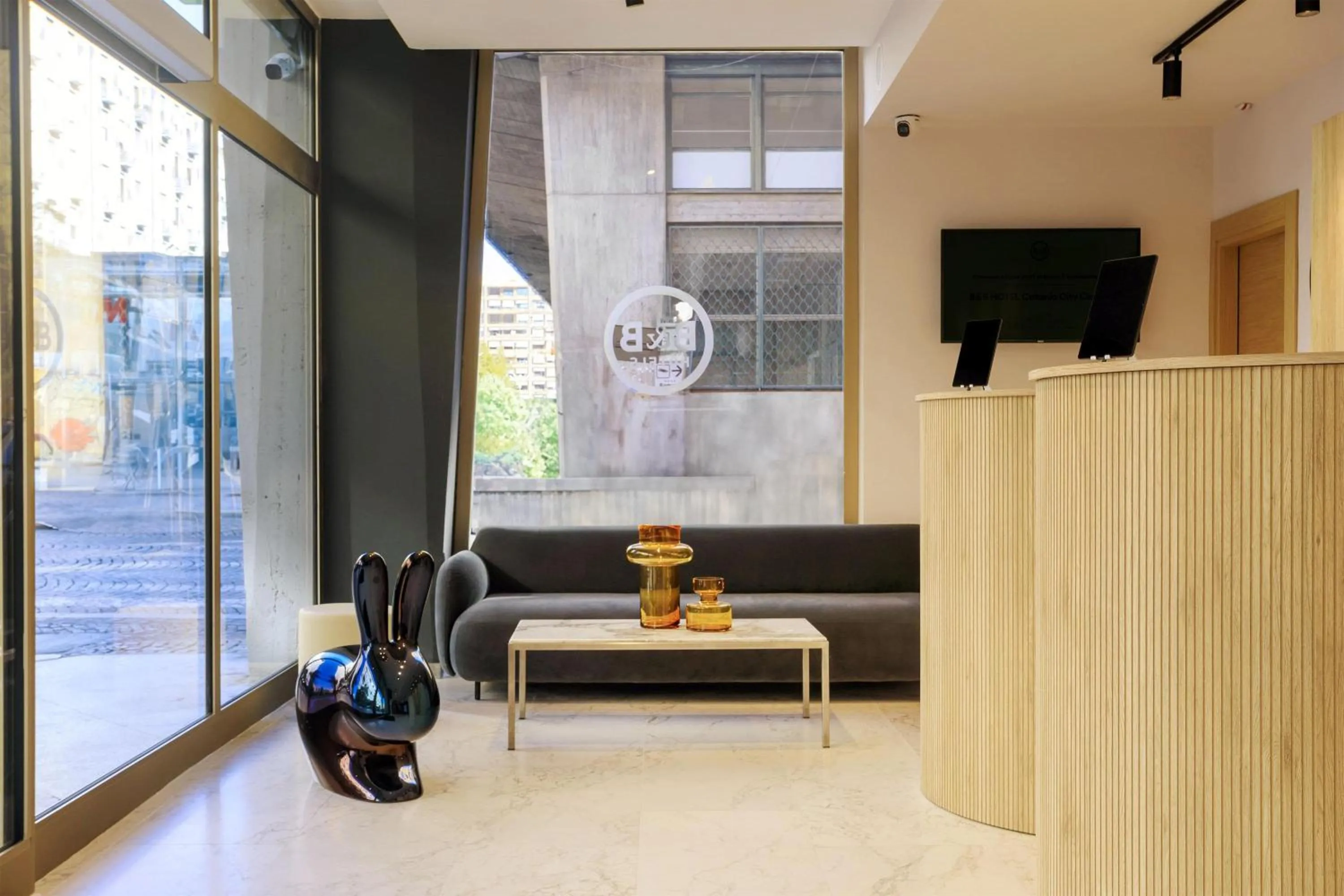 Lobby or reception in B&B HOTEL Catania City Center