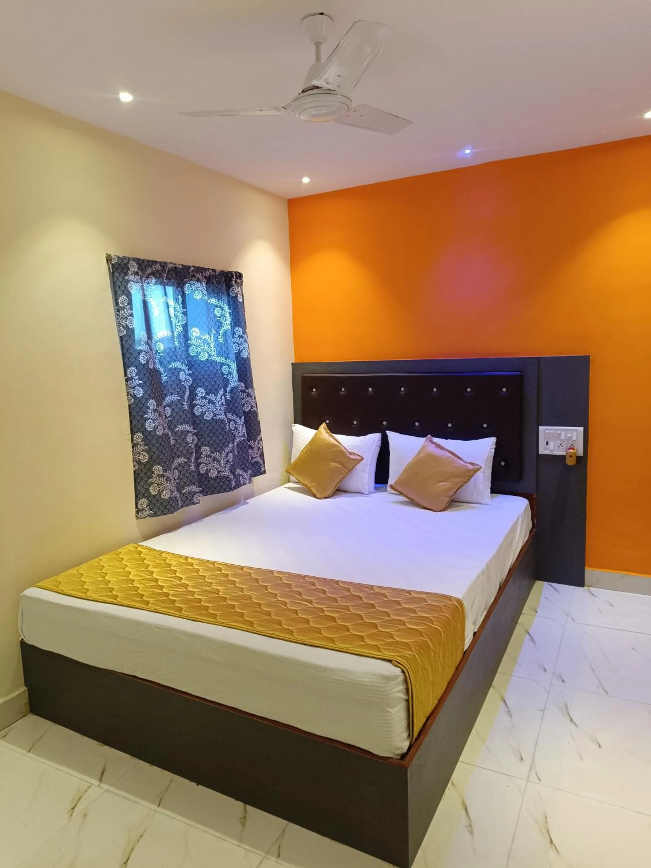 Bed in Hotel Powai Residency