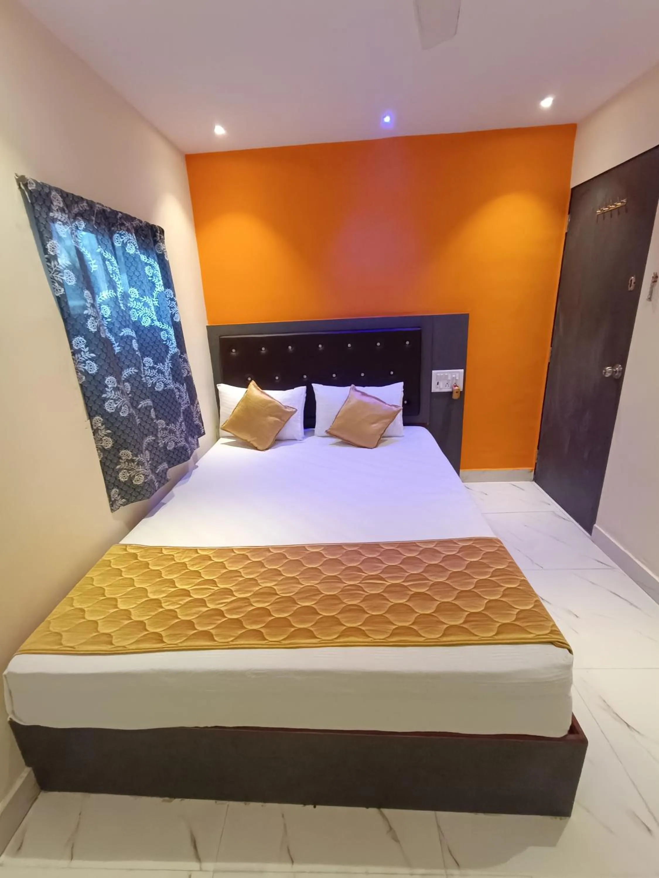 Bed in Hotel Powai Residency