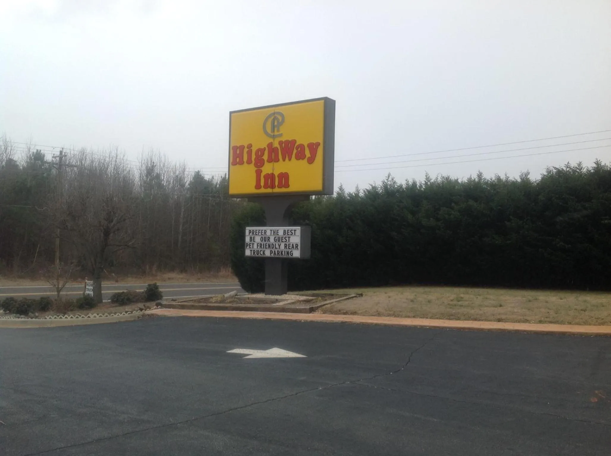 Facade/entrance in HighWay Inn