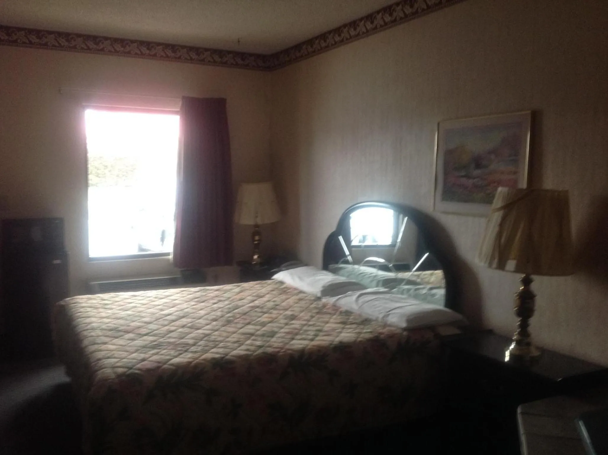 Photo of the whole room, Bed in HighWay Inn