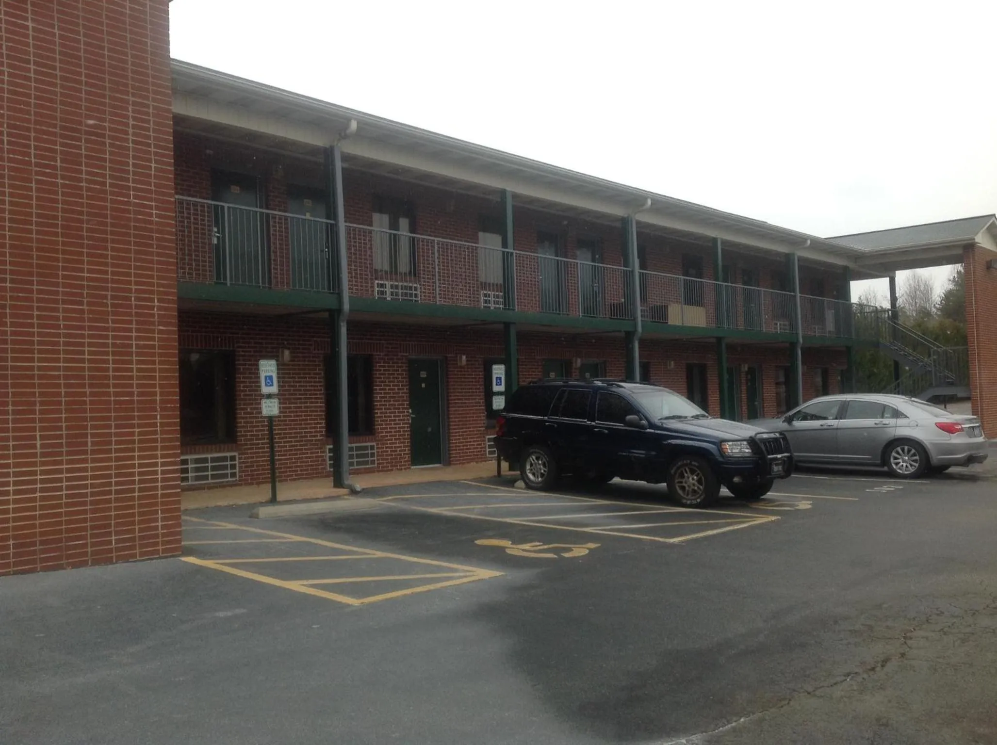 Facade/entrance in HighWay Inn