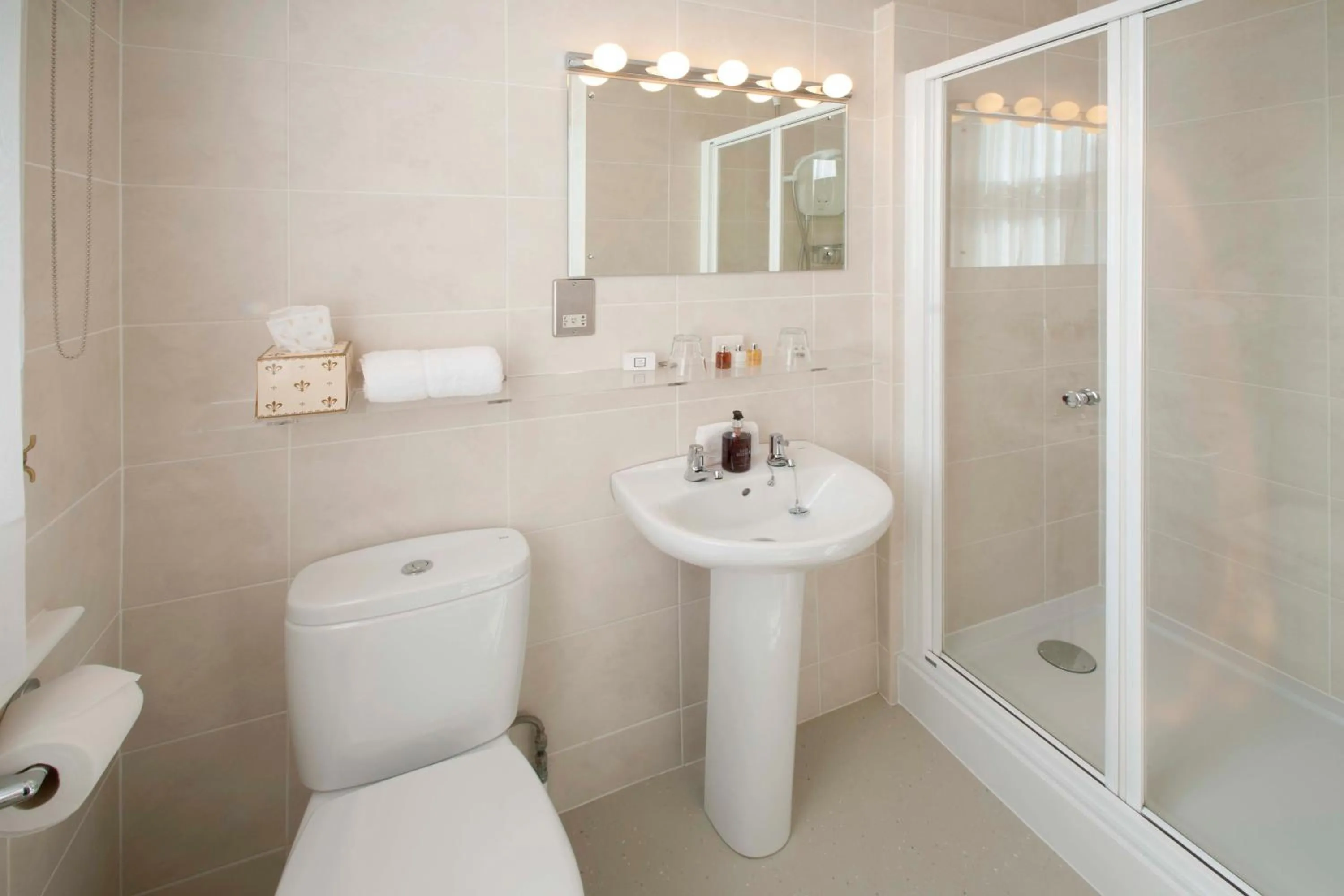 Bathroom in Yorke Lodge Bed and Breakfast