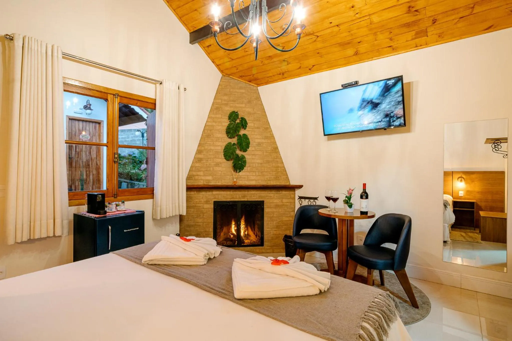 View (from property/room), Bed in Pousada Valle das Flores Monte Verde