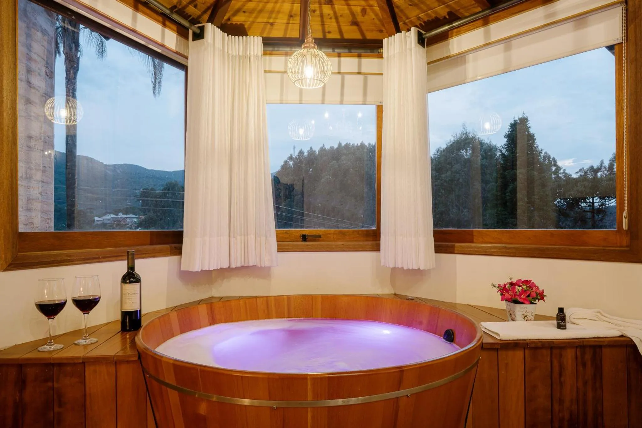 Hot Tub in Pousada Valle das Flores Monte Verde