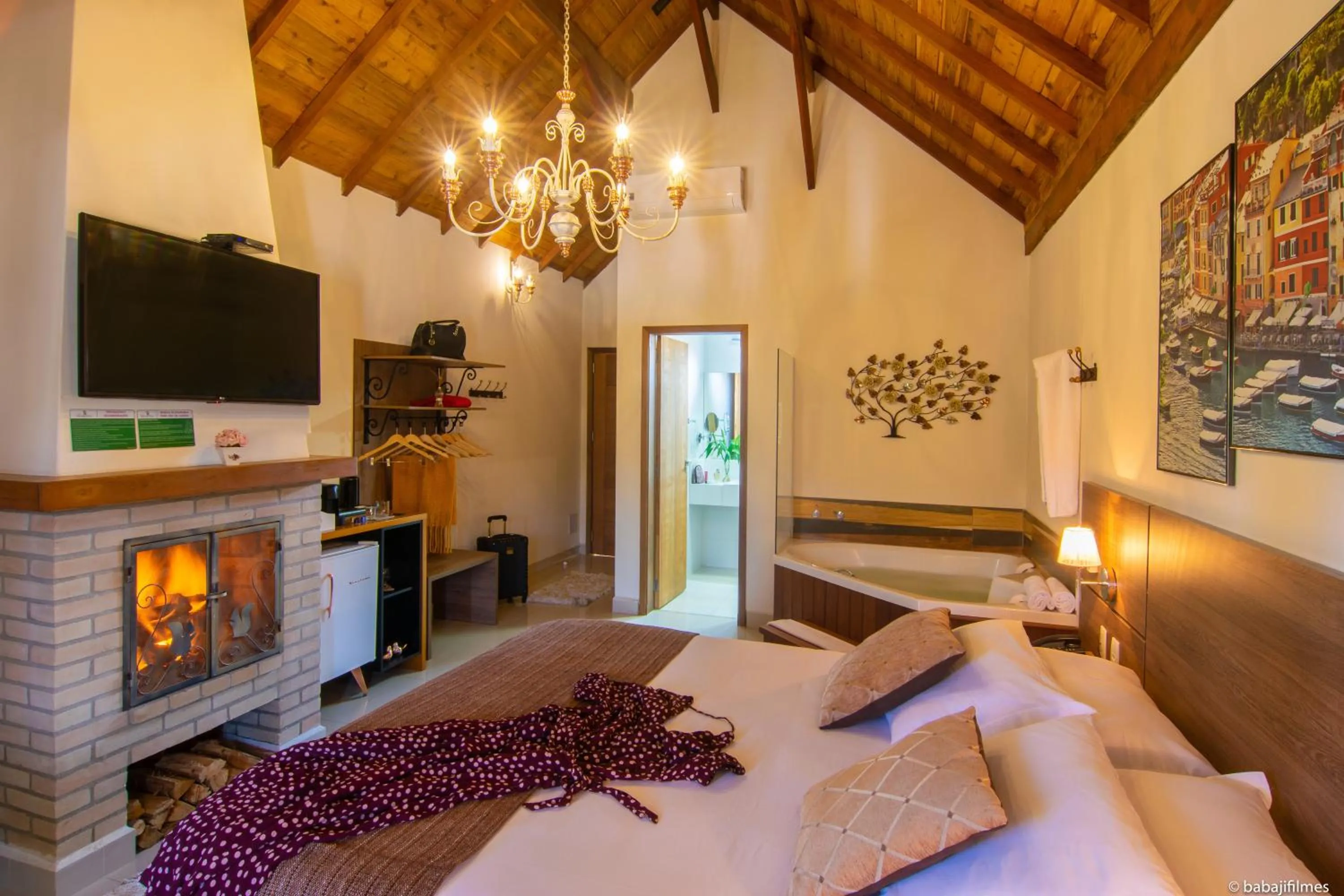 Photo of the whole room, Bed in Pousada Valle das Flores Monte Verde