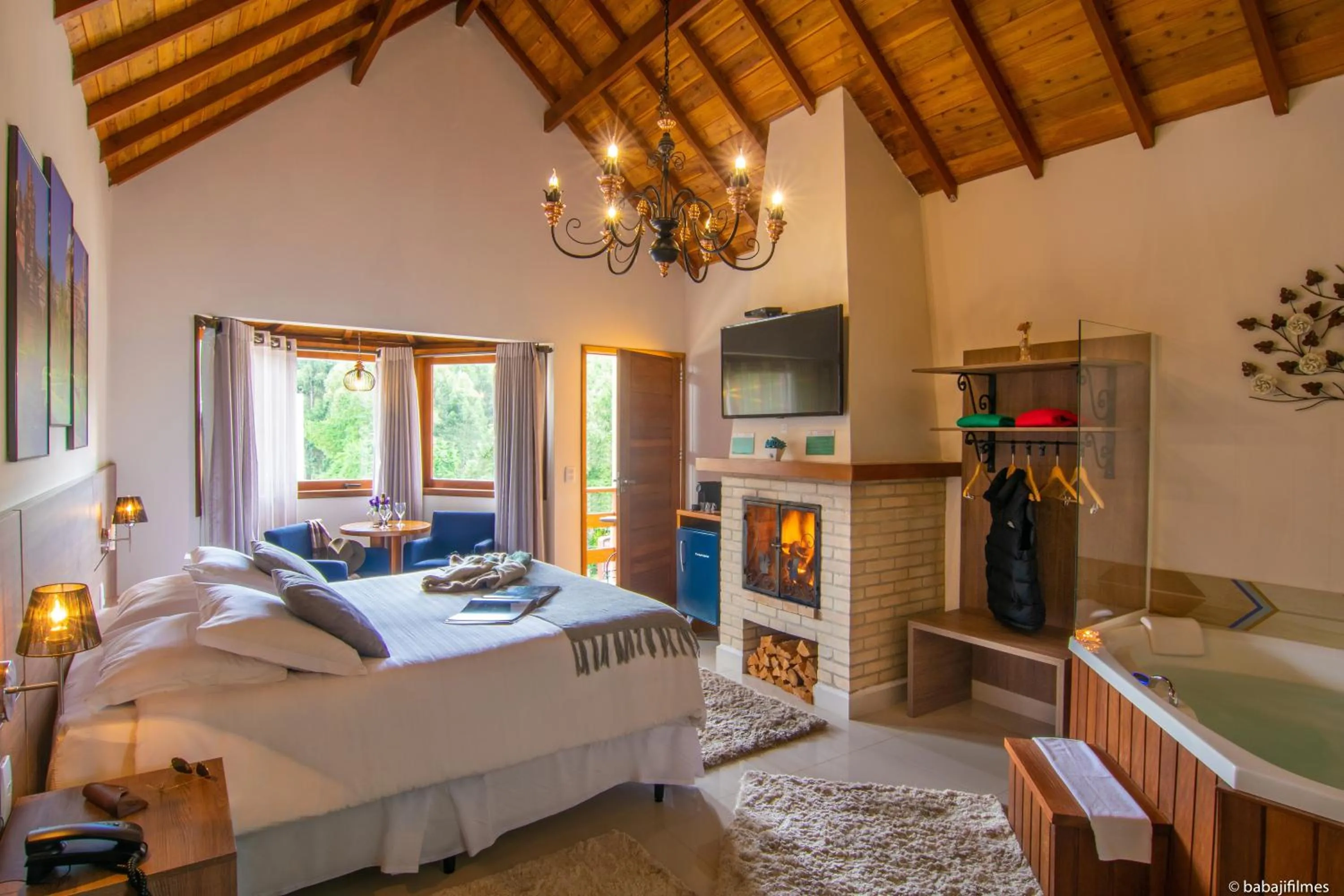 Photo of the whole room, Bed in Pousada Valle das Flores Monte Verde