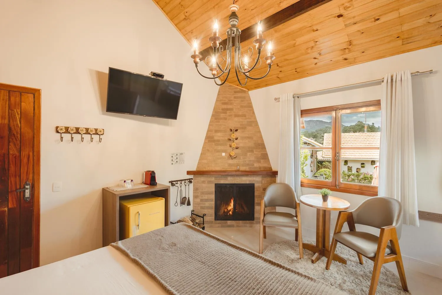 View (from property/room), Bed in Pousada Valle das Flores Monte Verde