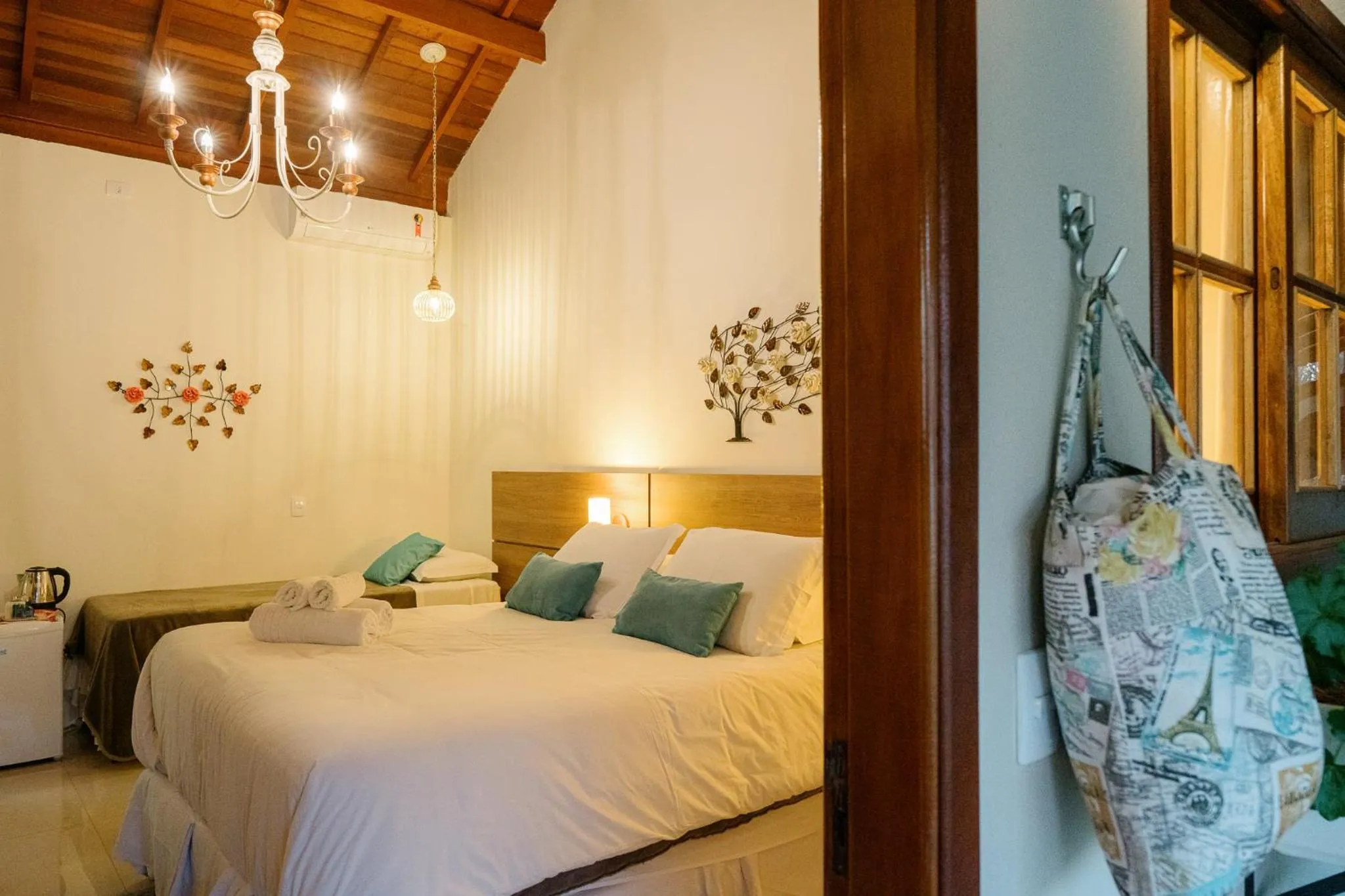 Photo of the whole room, Bed in Pousada Valle das Flores Monte Verde