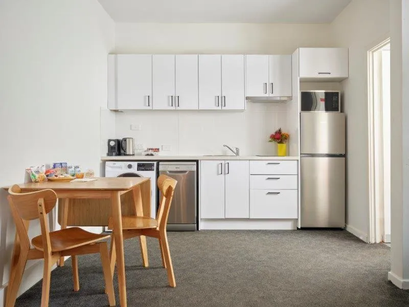 Baileys Parkside Motel by VetroBlu