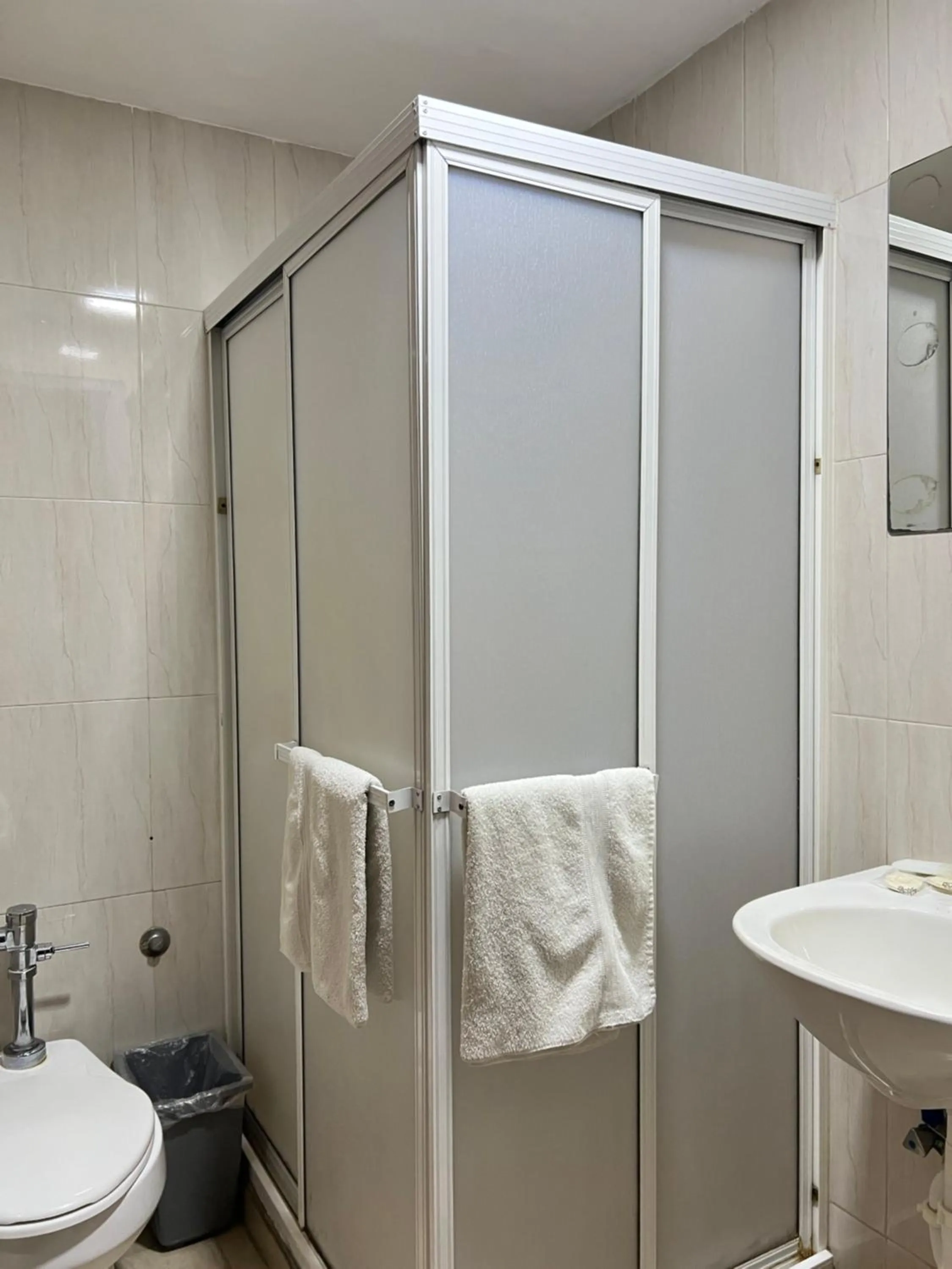 Bathroom in Hotel Grand Galaxie