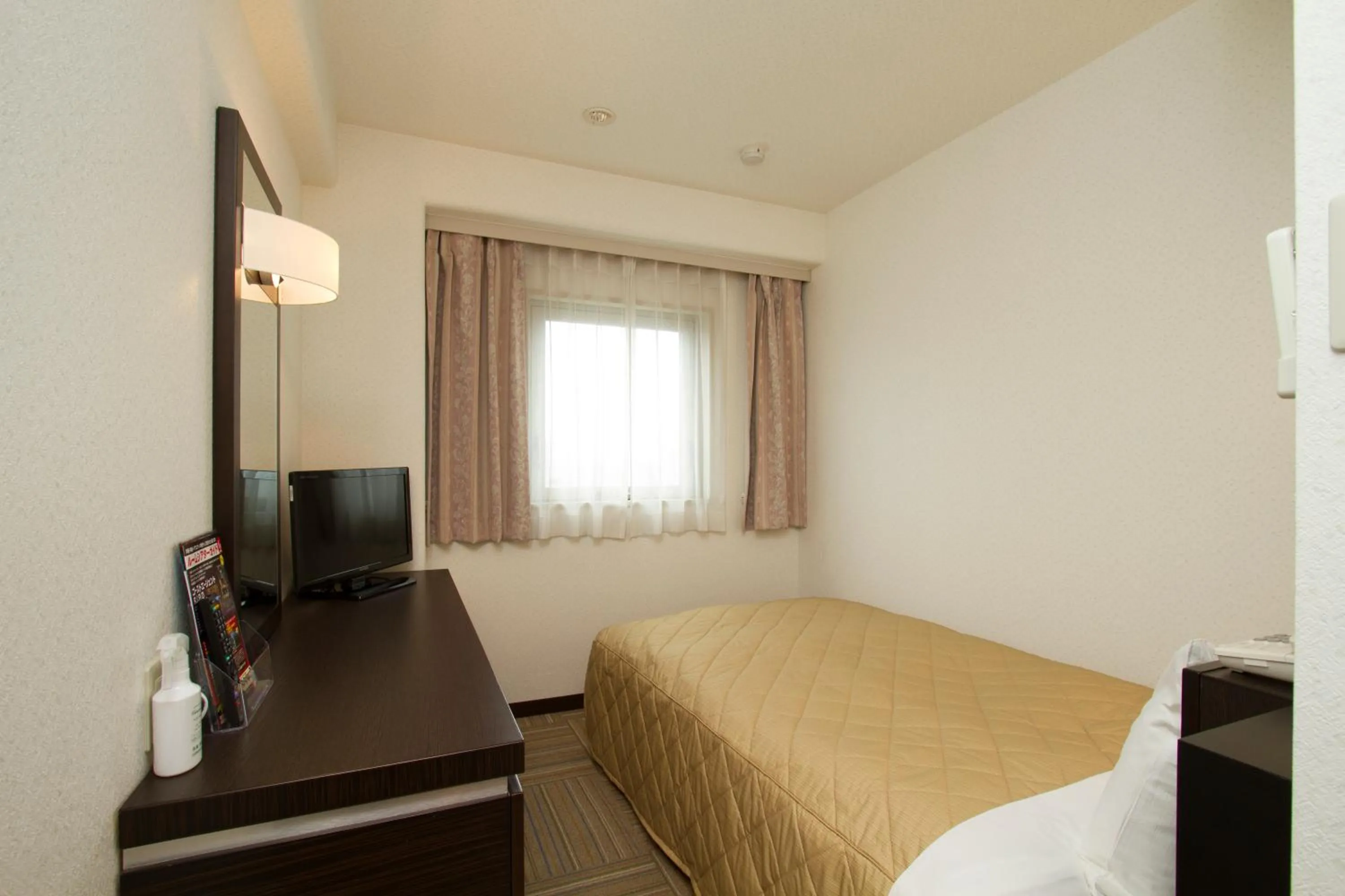 Photo of the whole room, Bed in Ariston Inn Kanda Kitakyusyu Airport