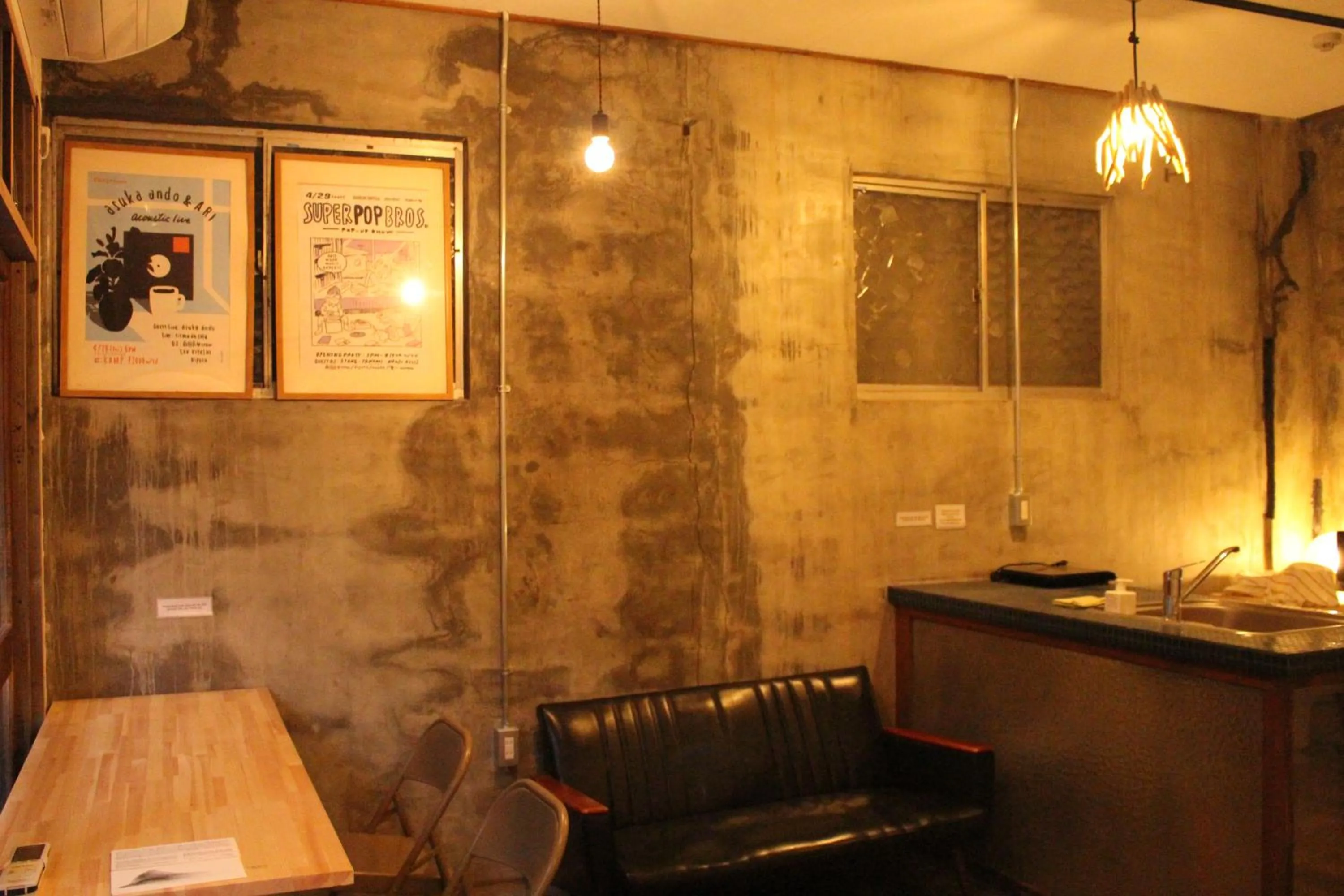 Communal lounge/ TV room in Kamp Houkan-cho Backpacker's Inn & Lounge