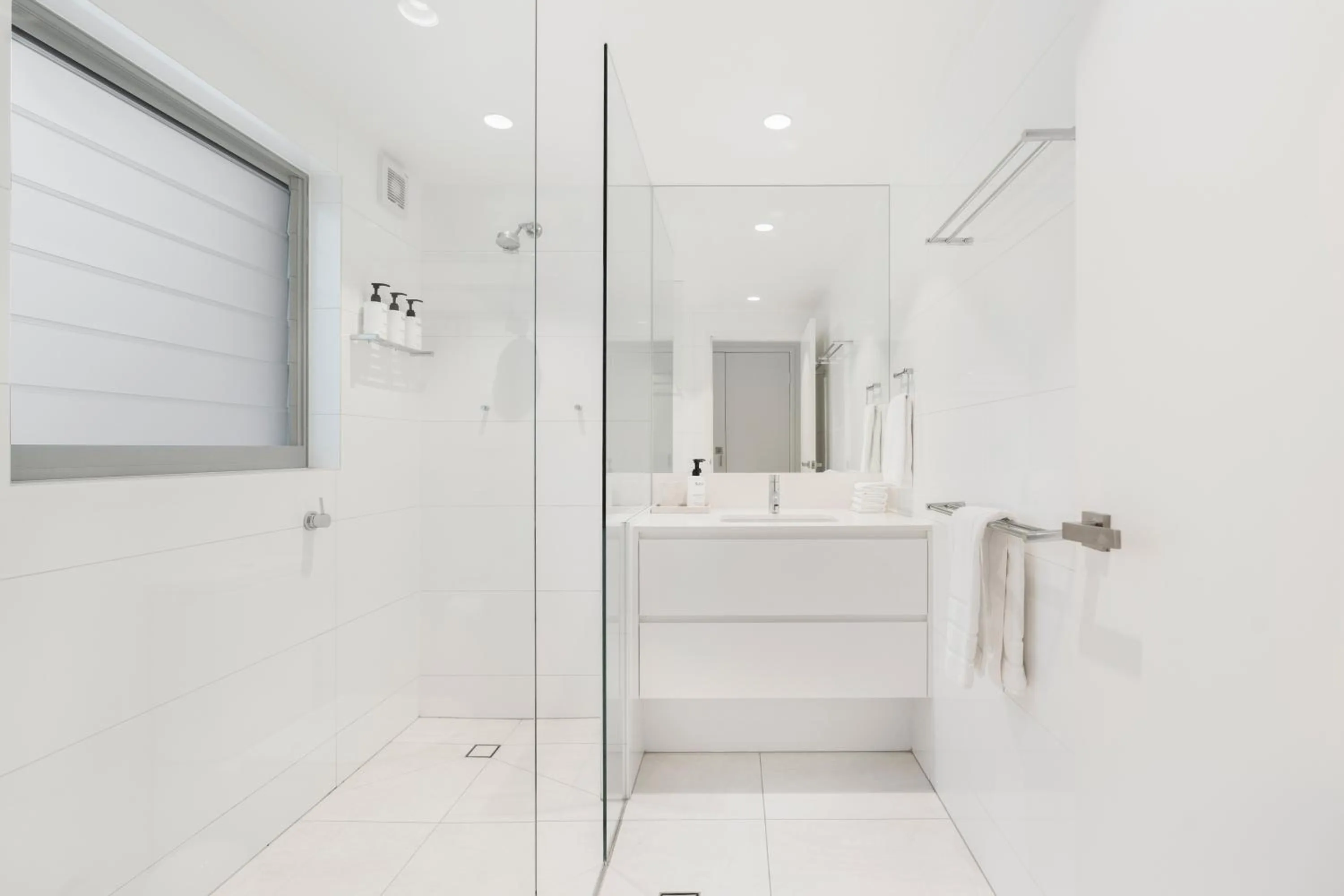 Bathroom in La Mer Apartments