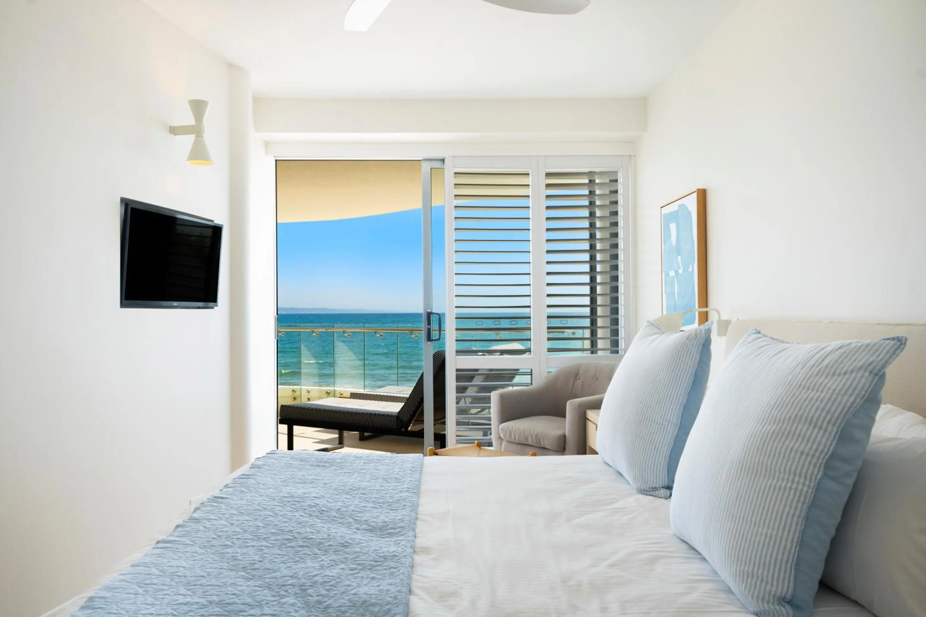 Bedroom, Bed in La Mer Apartments