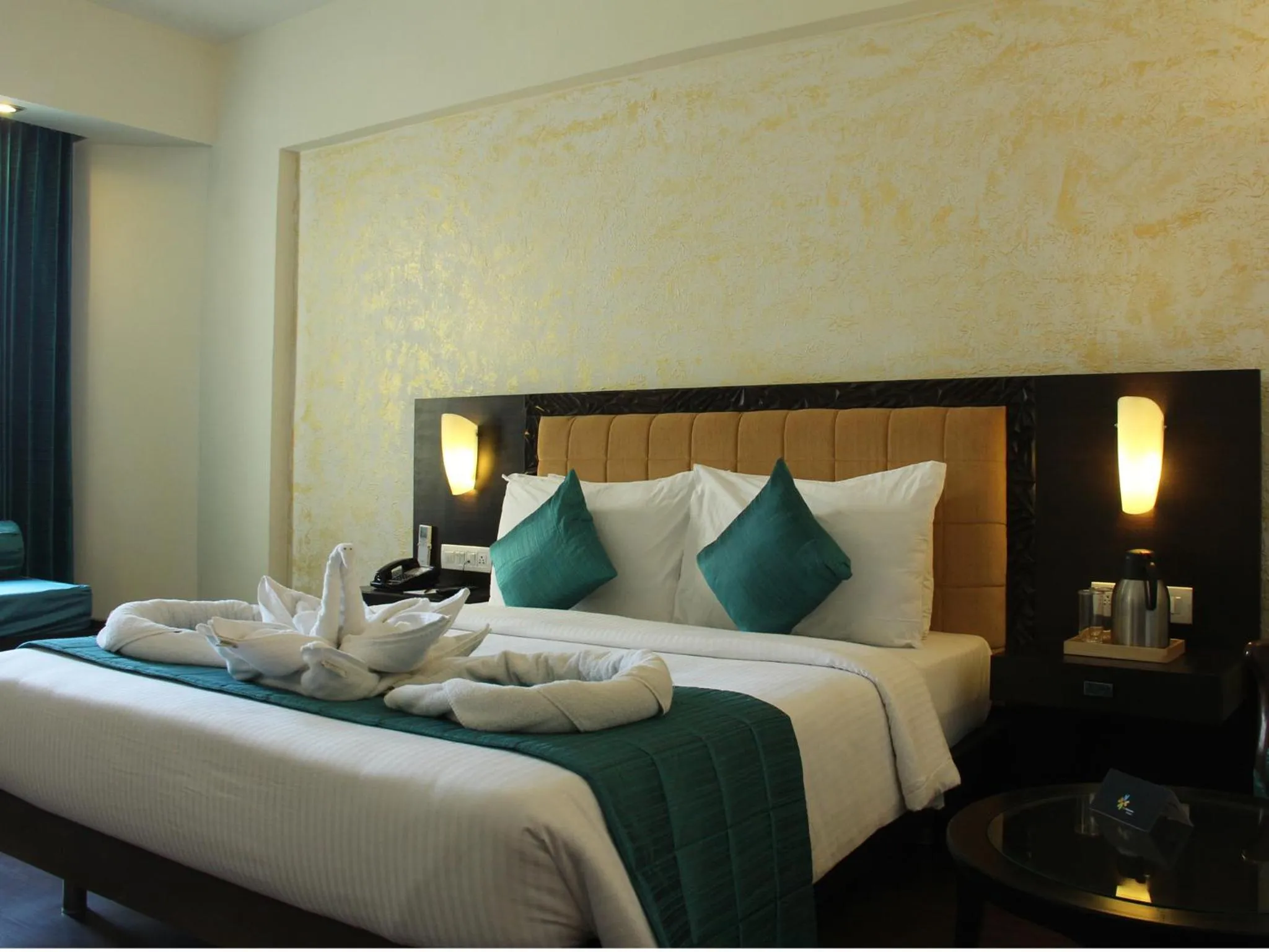 Photo of the whole room, Bed in Club Mahindra Udaipur