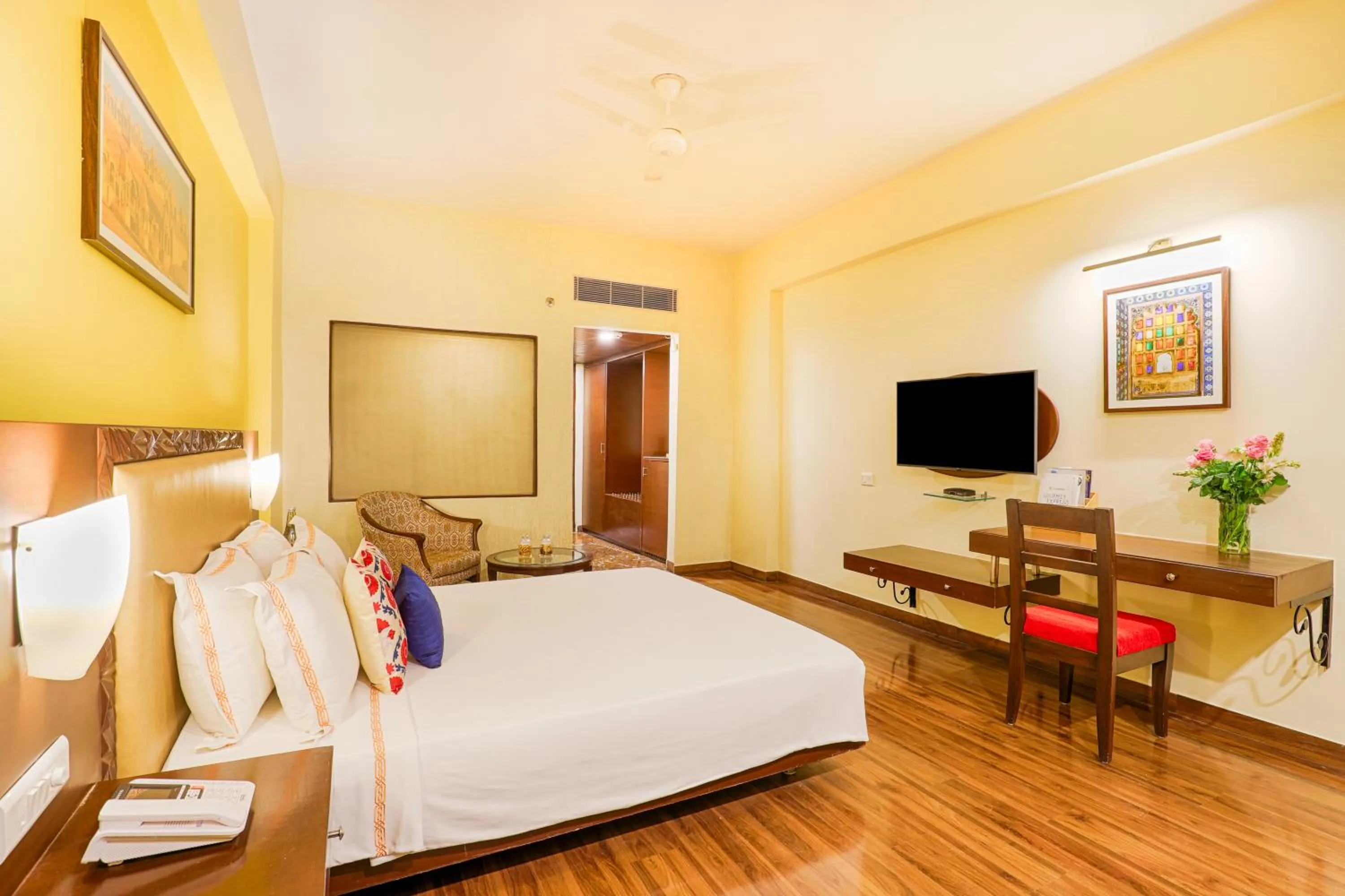 Bedroom, Bed in Club Mahindra Udaipur