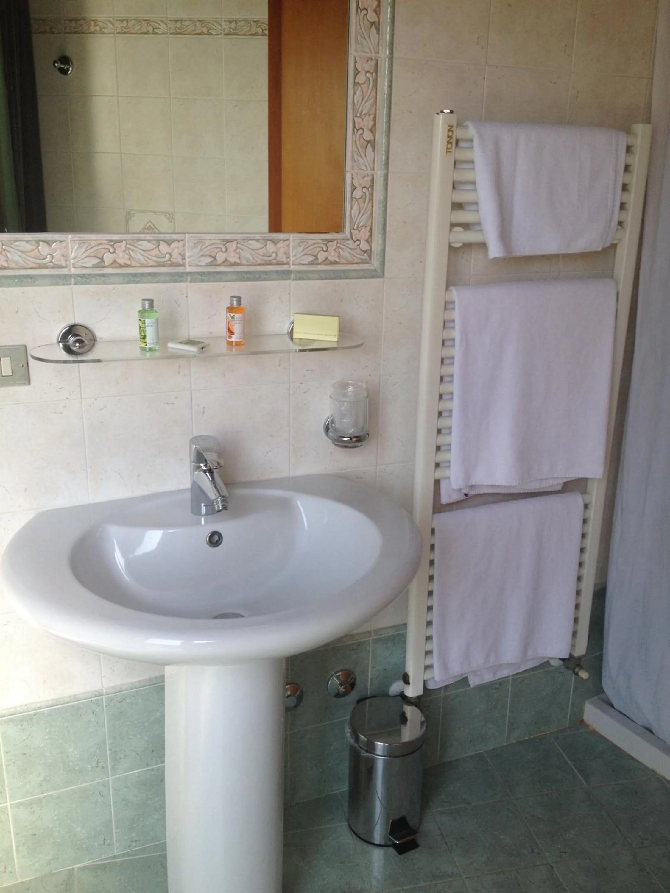 Bathroom in Hotel Benacus