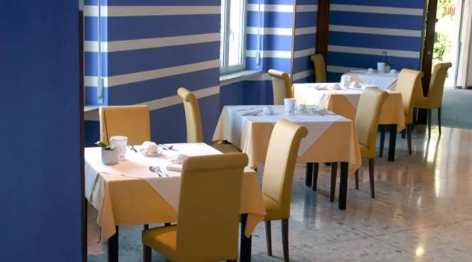 Restaurant/places to eat in Hotel Benacus