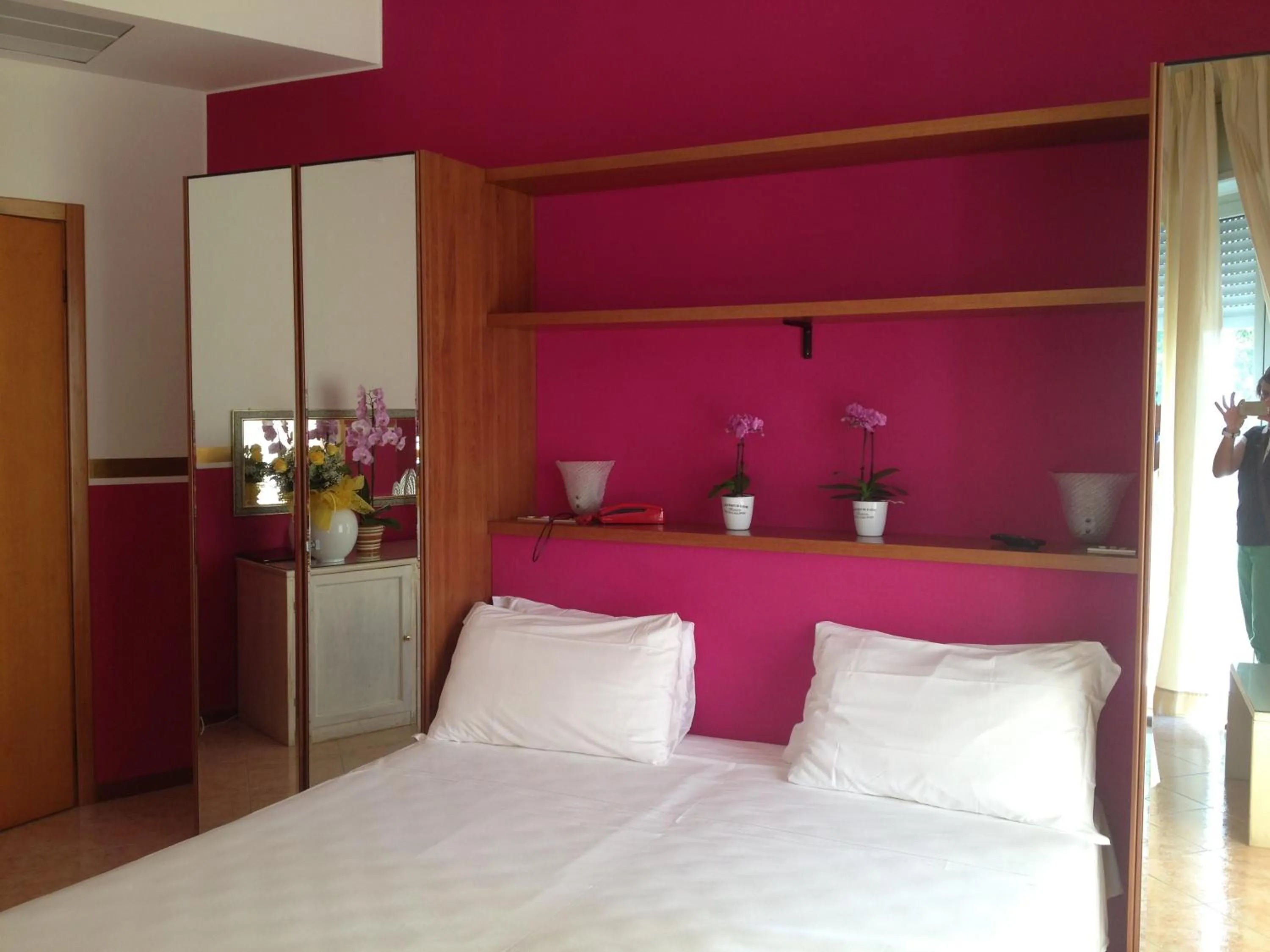 Photo of the whole room, Bed in Hotel Benacus