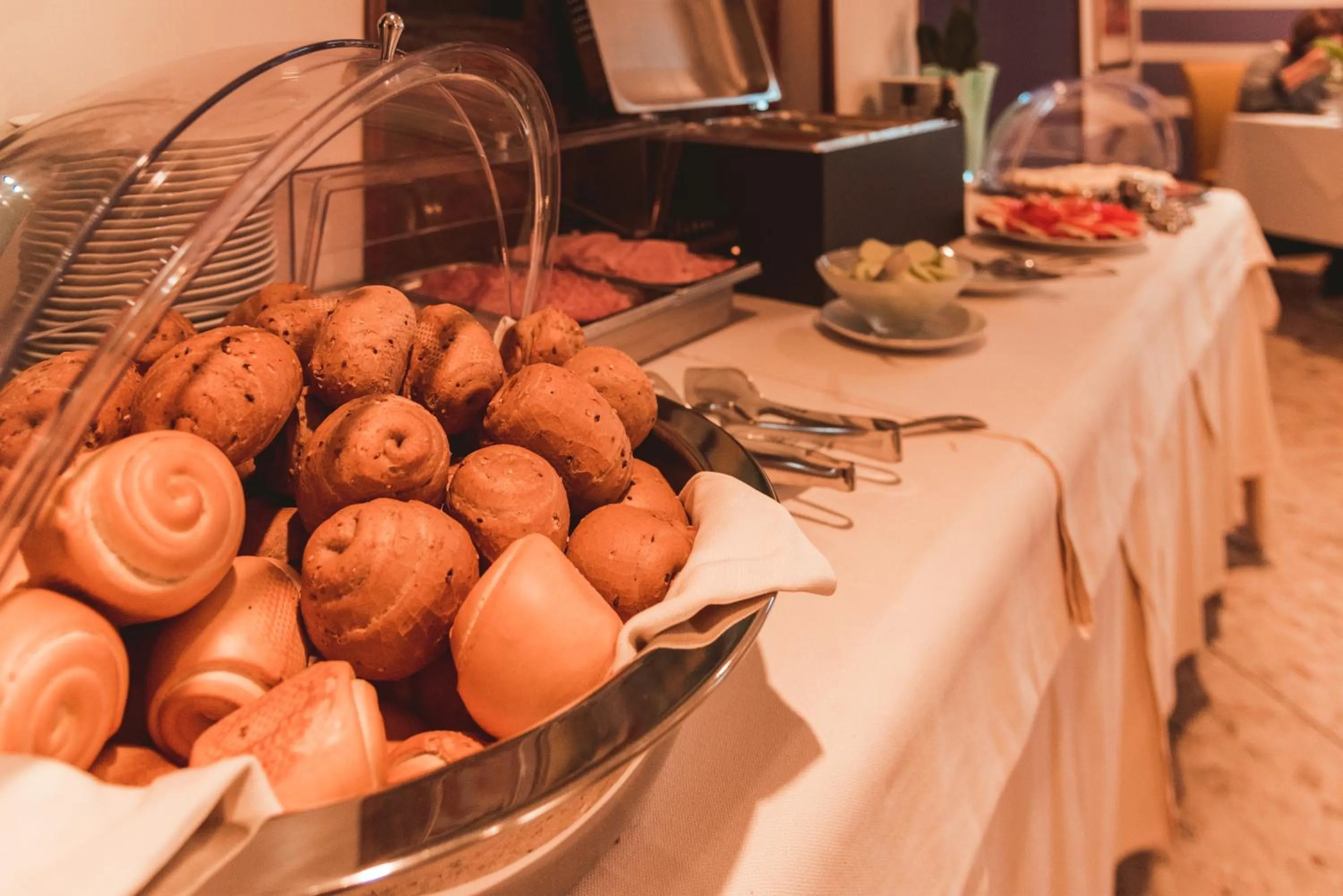 Continental breakfast in Hotel Benacus