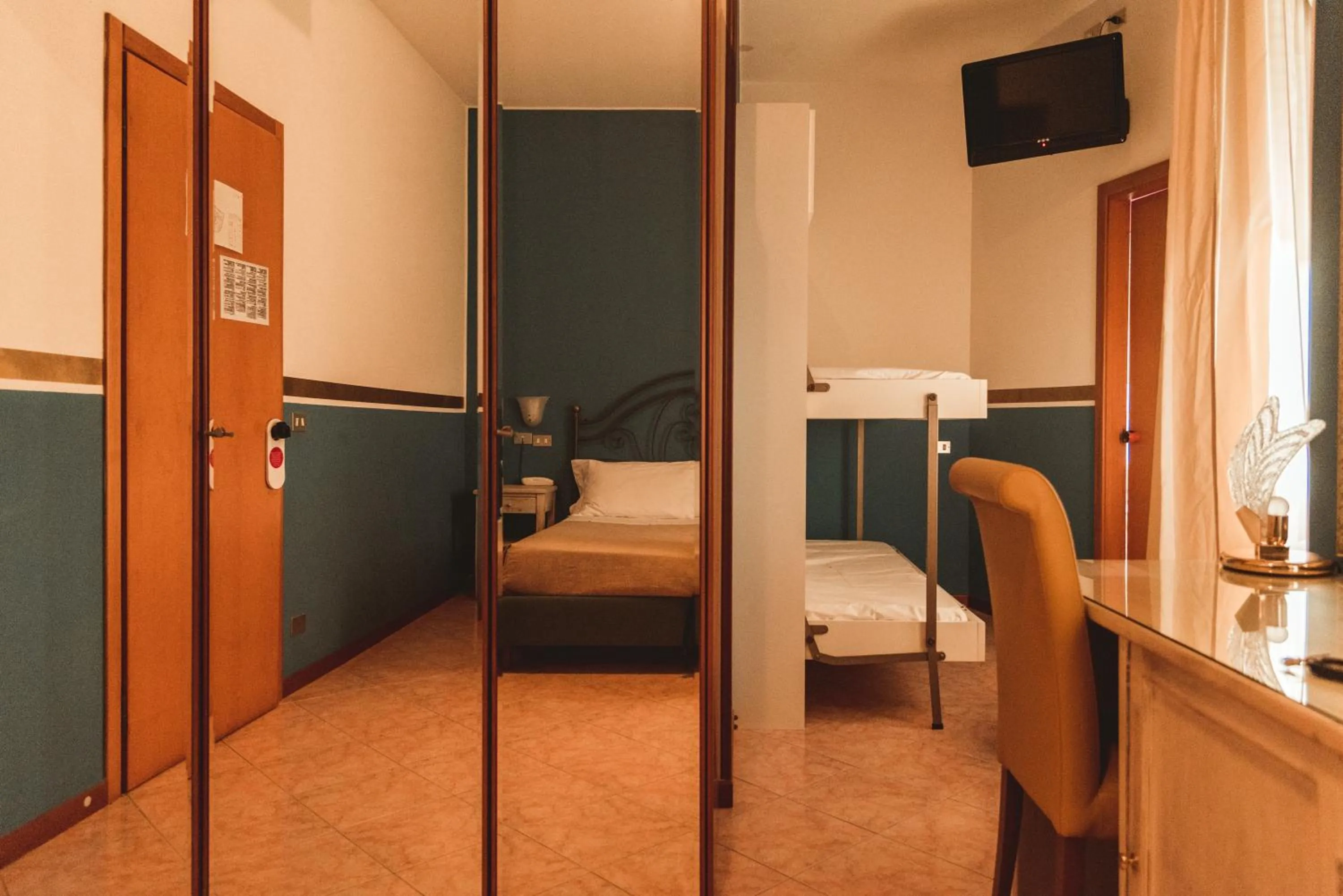 Bedroom, Bed in Hotel Benacus