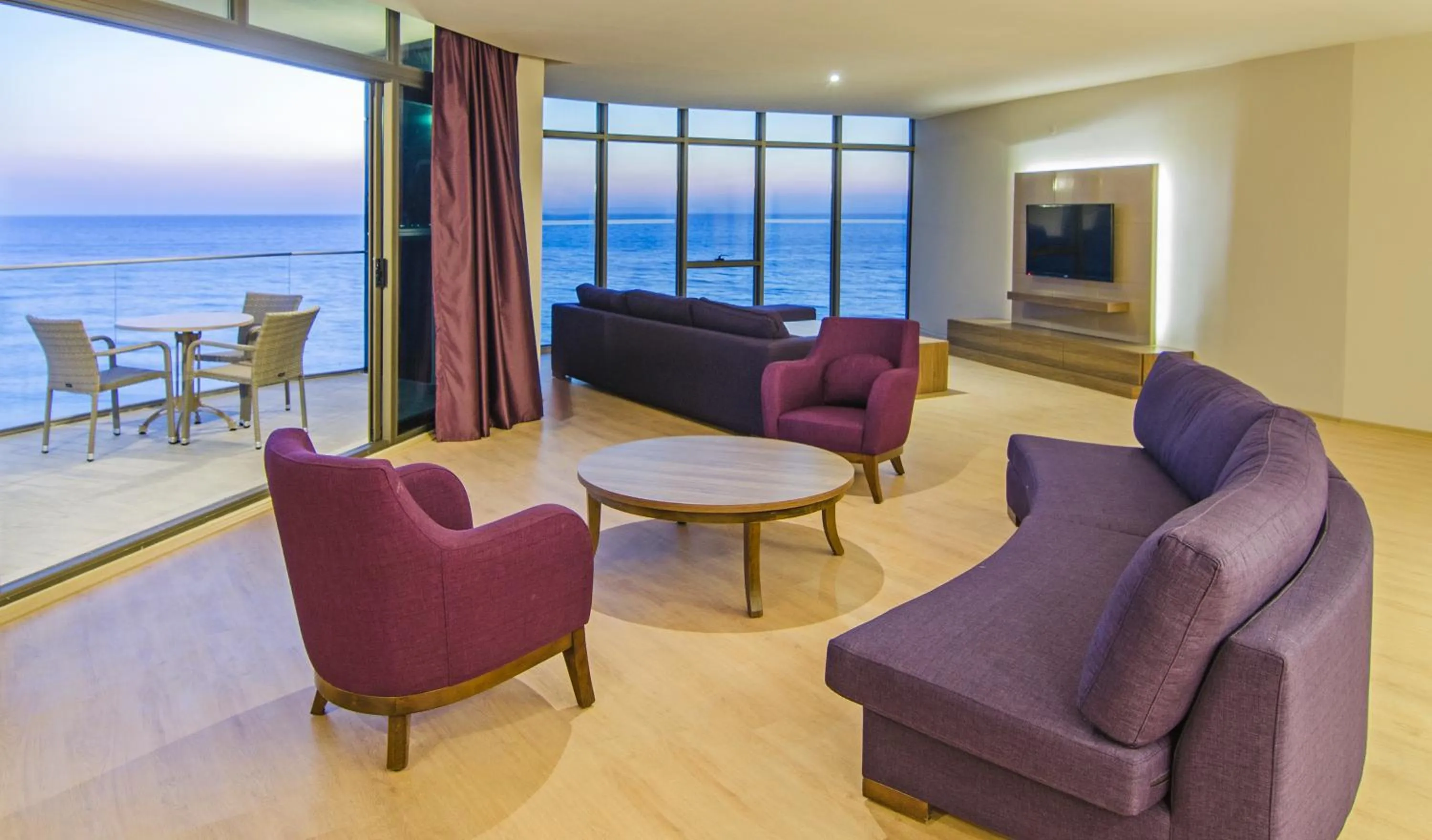 Communal lounge/ TV room in Ladies Beach Suite Hotel