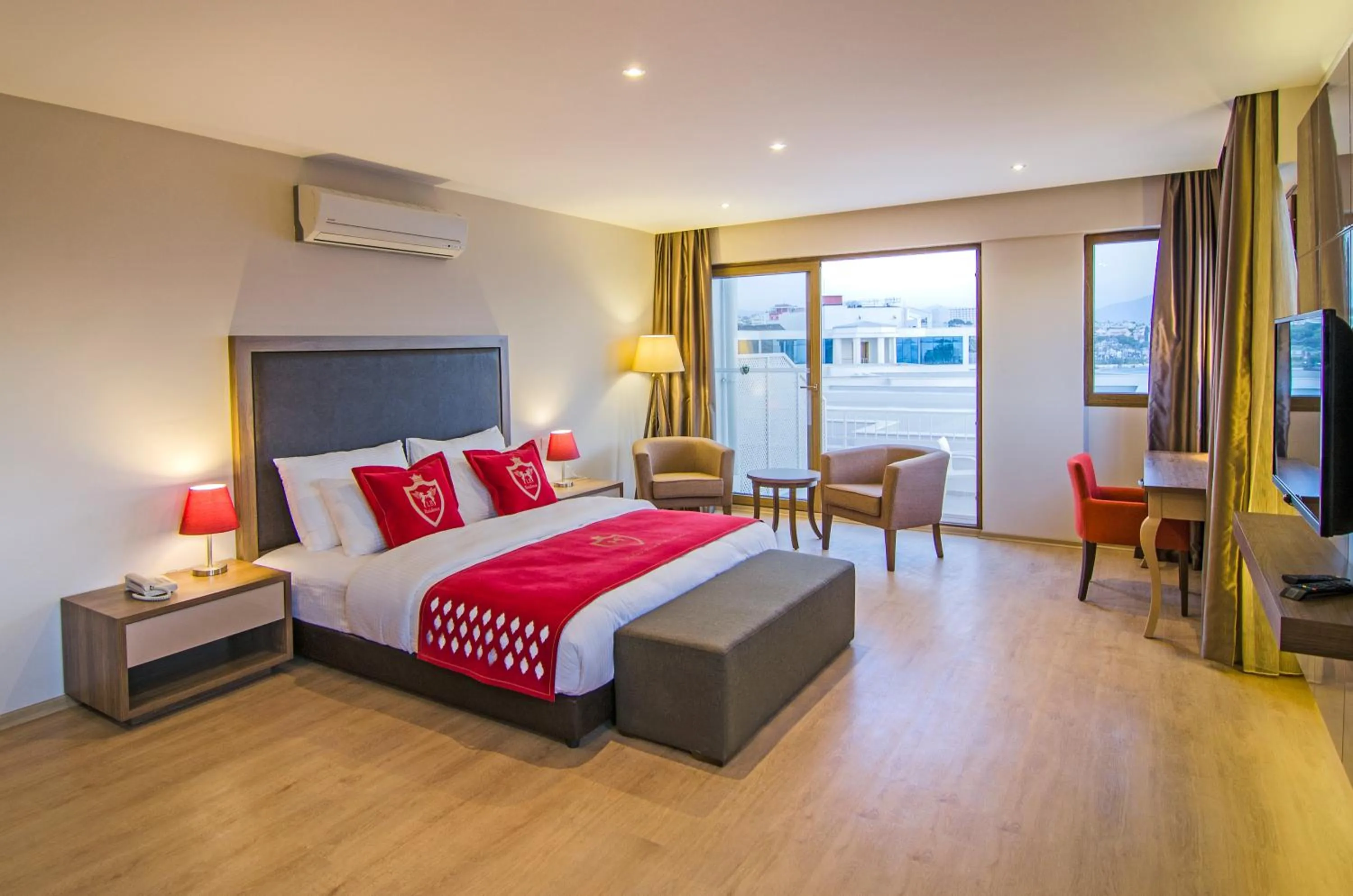 Communal lounge/ TV room, Bed in Ladies Beach Suite Hotel